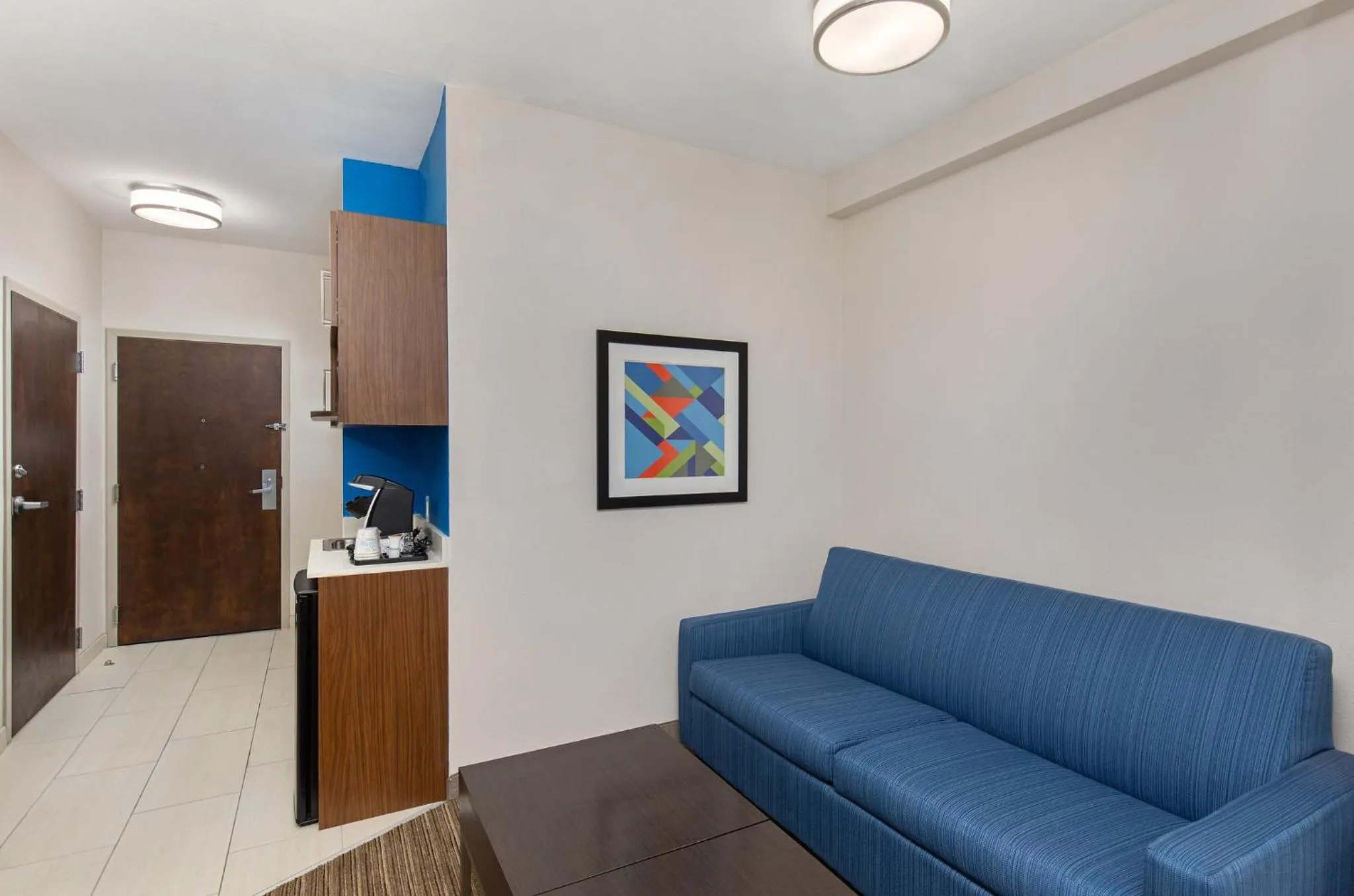 Photo of the whole room in Holiday Inn Express Hotel & Suites Birmingham - Inverness 280 by IHG