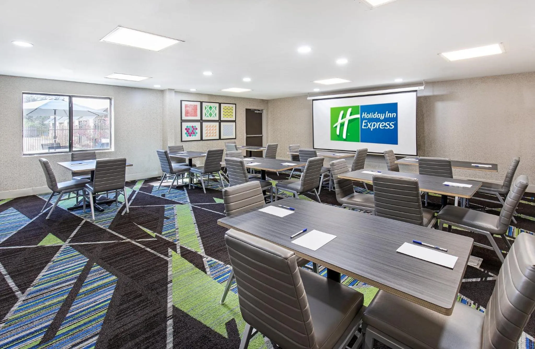 Meeting/conference room in Holiday Inn Express Hotel & Suites Birmingham - Inverness 280 by IHG