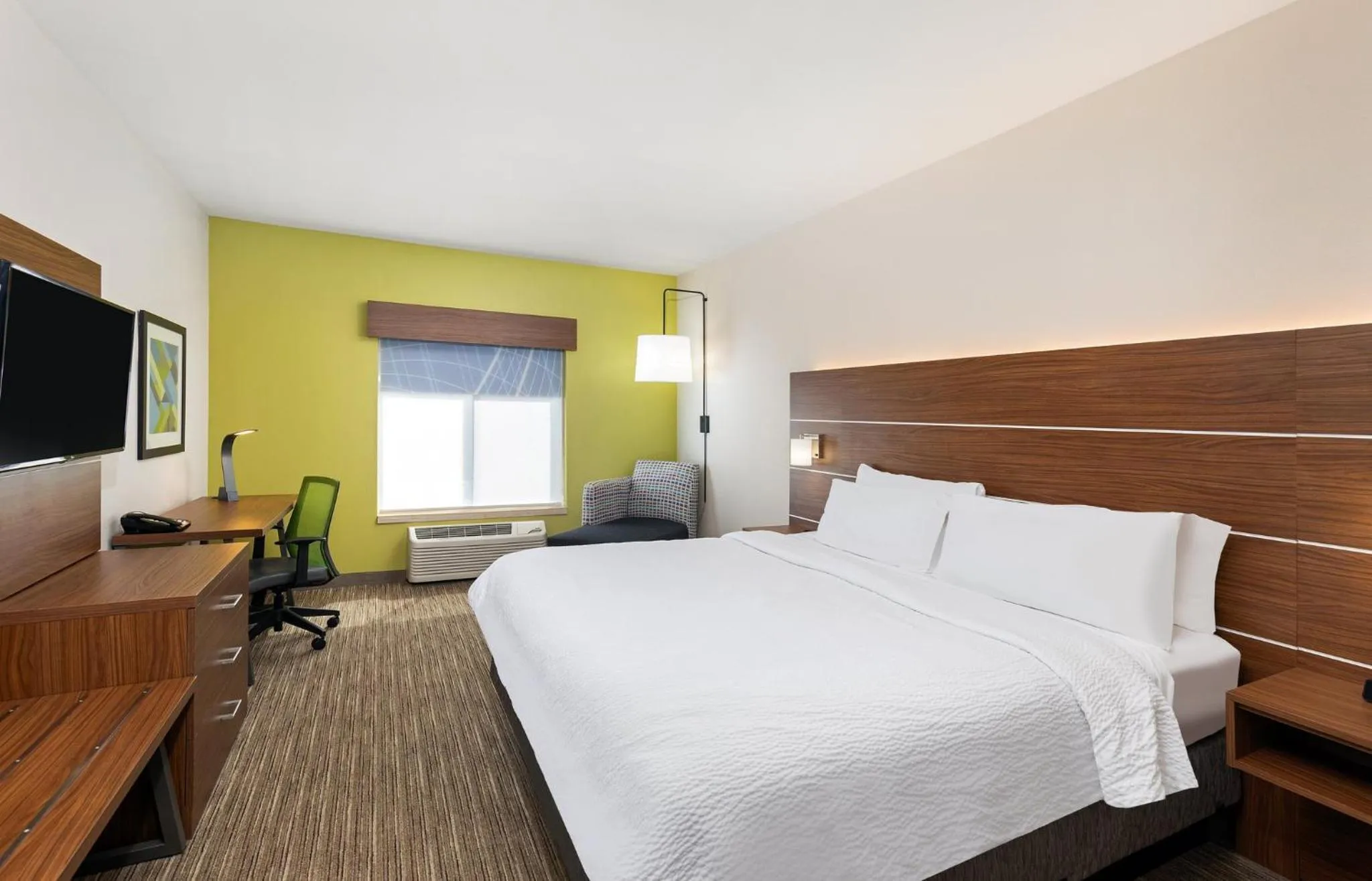 Photo of the whole room, Bed in Holiday Inn Express Hotel & Suites Birmingham - Inverness 280 by IHG