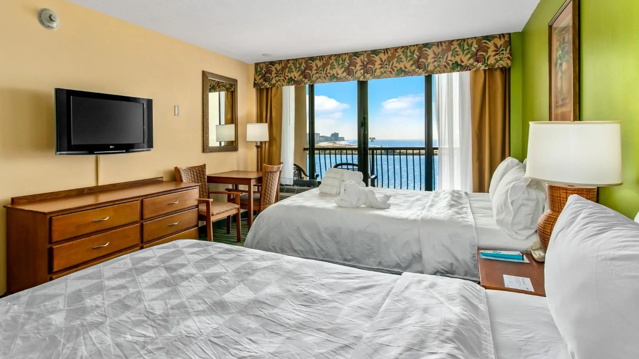 Photo of the whole room, Bed in Holiday Inn & Suites Clearwater Beach by IHG