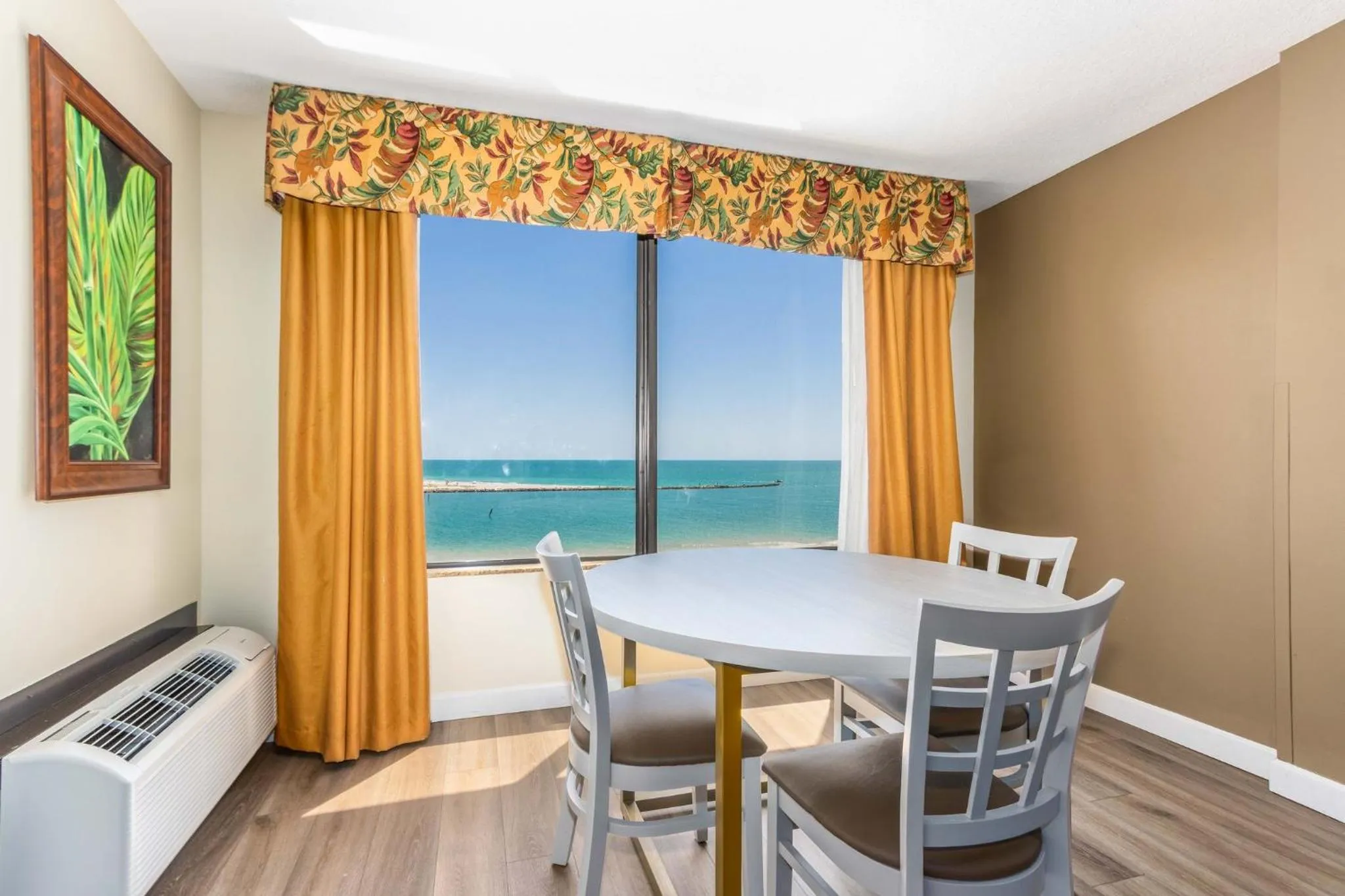 Bedroom in Holiday Inn & Suites Clearwater Beach by IHG
