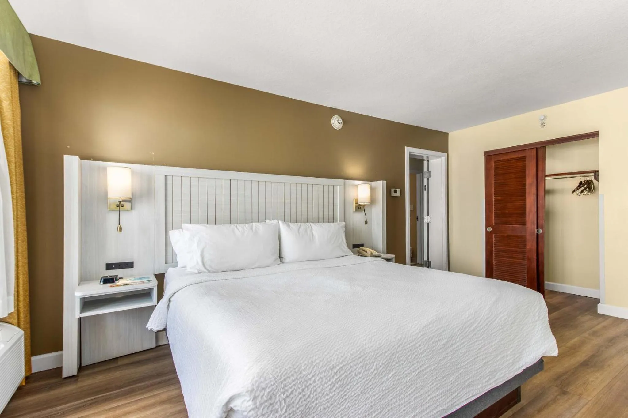 Photo of the whole room, Bed in Holiday Inn & Suites Clearwater Beach by IHG