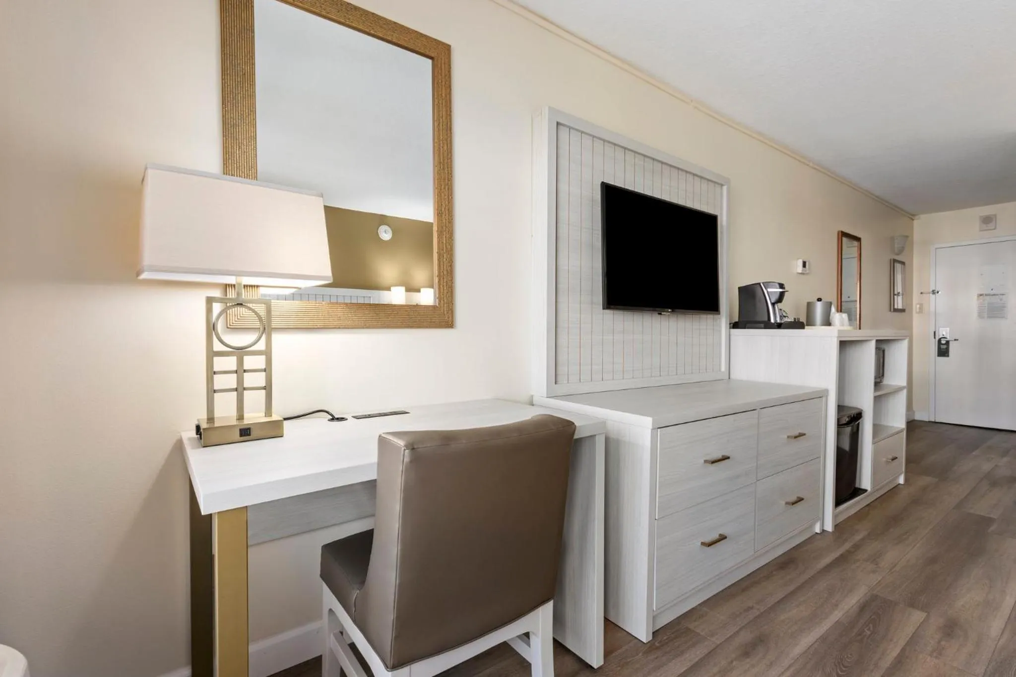 Photo of the whole room in Holiday Inn & Suites Clearwater Beach by IHG