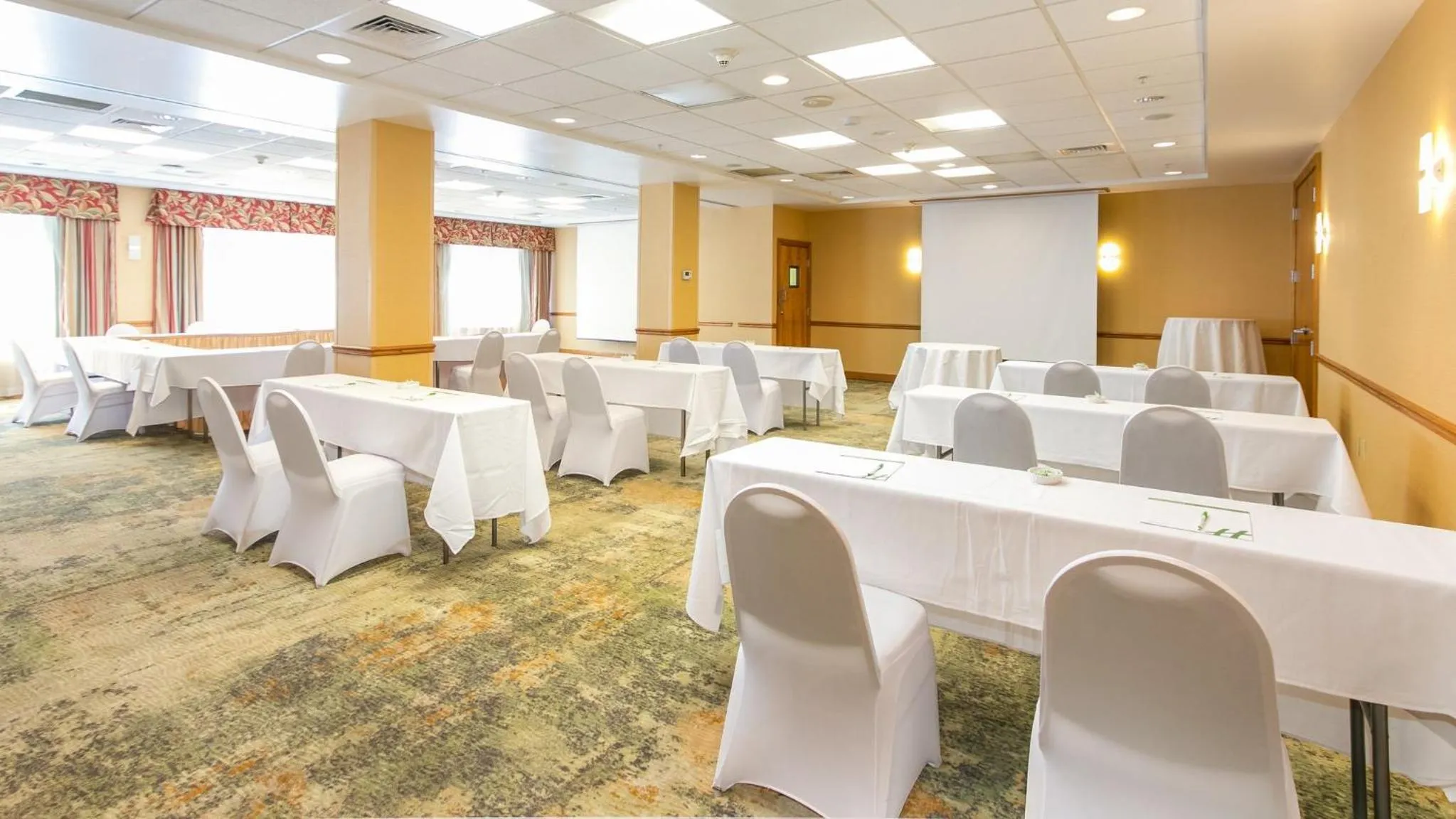 Meeting/conference room in Holiday Inn & Suites Clearwater Beach by IHG