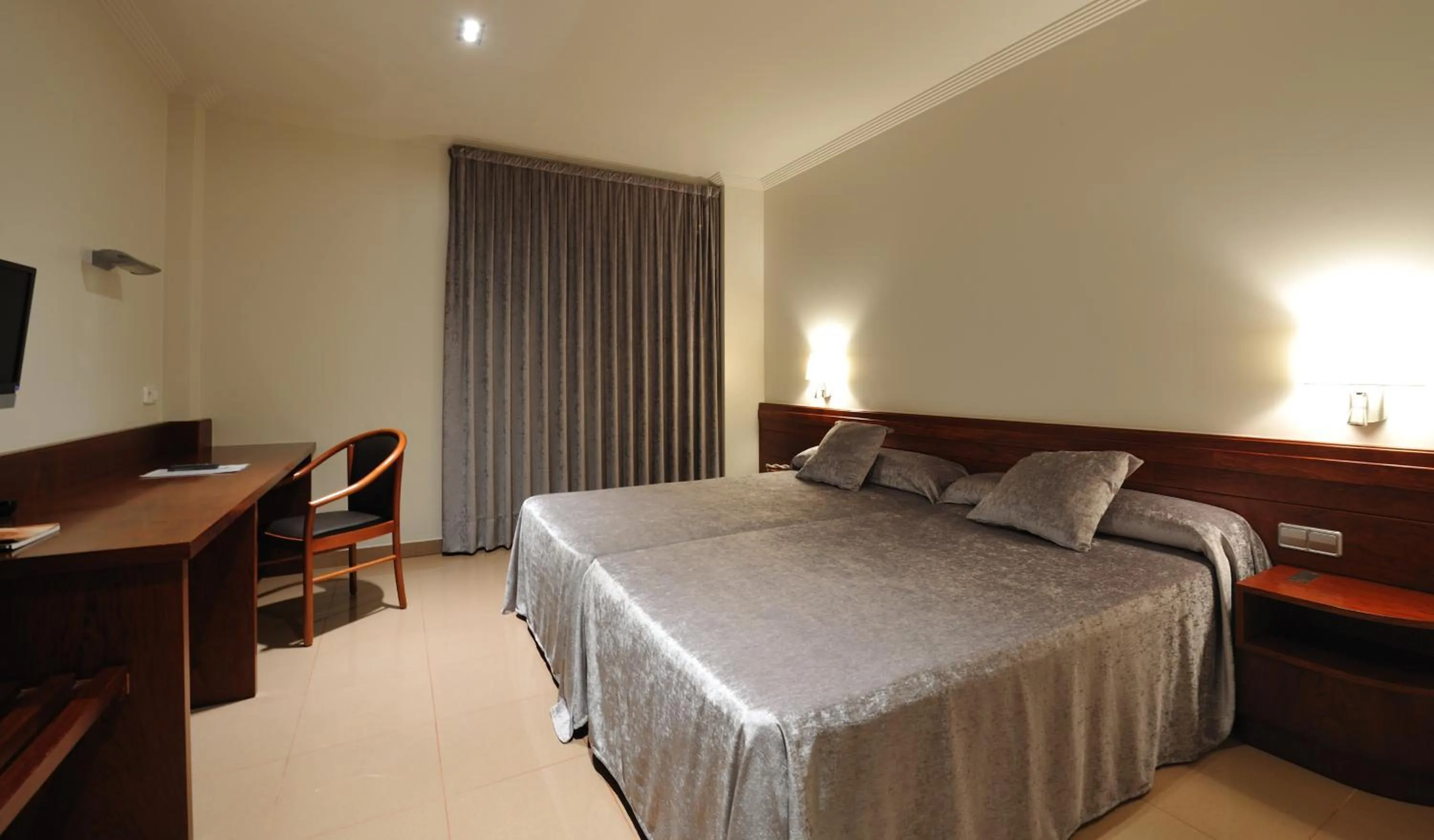 Bedroom, Bed in Hotel Els Noguers