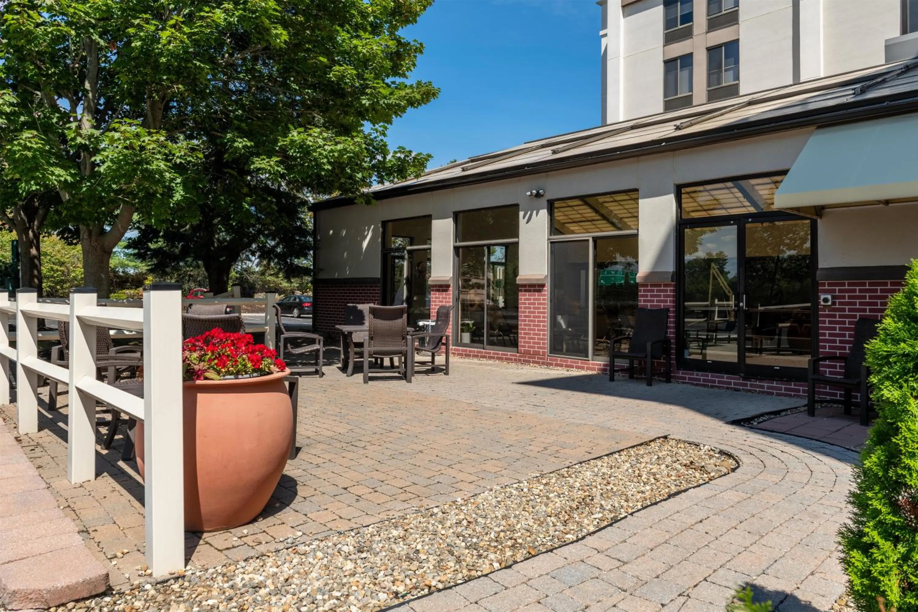 Patio in Hampton Inn Portsmouth Central