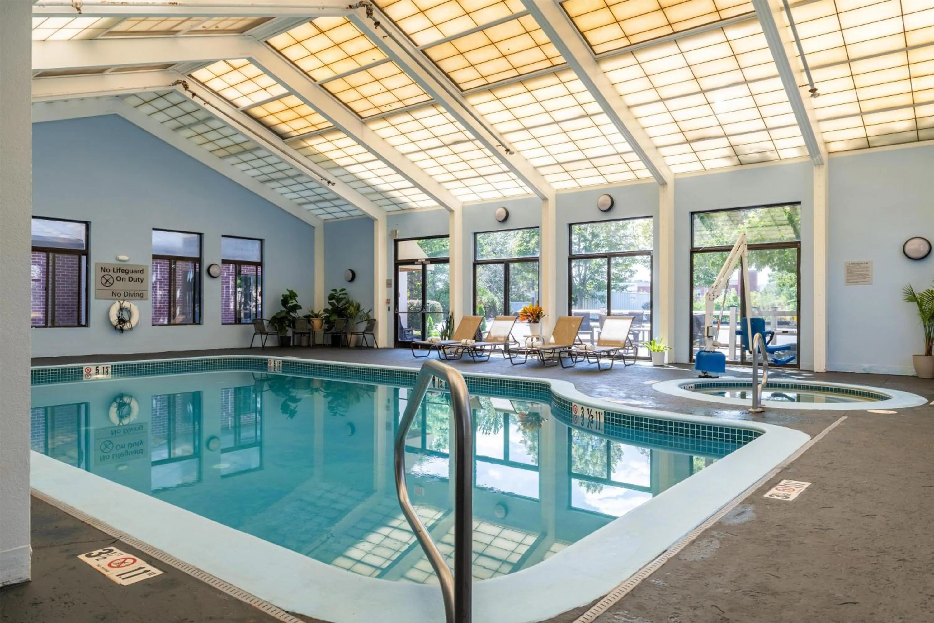 Pool view in Hampton Inn Portsmouth Central