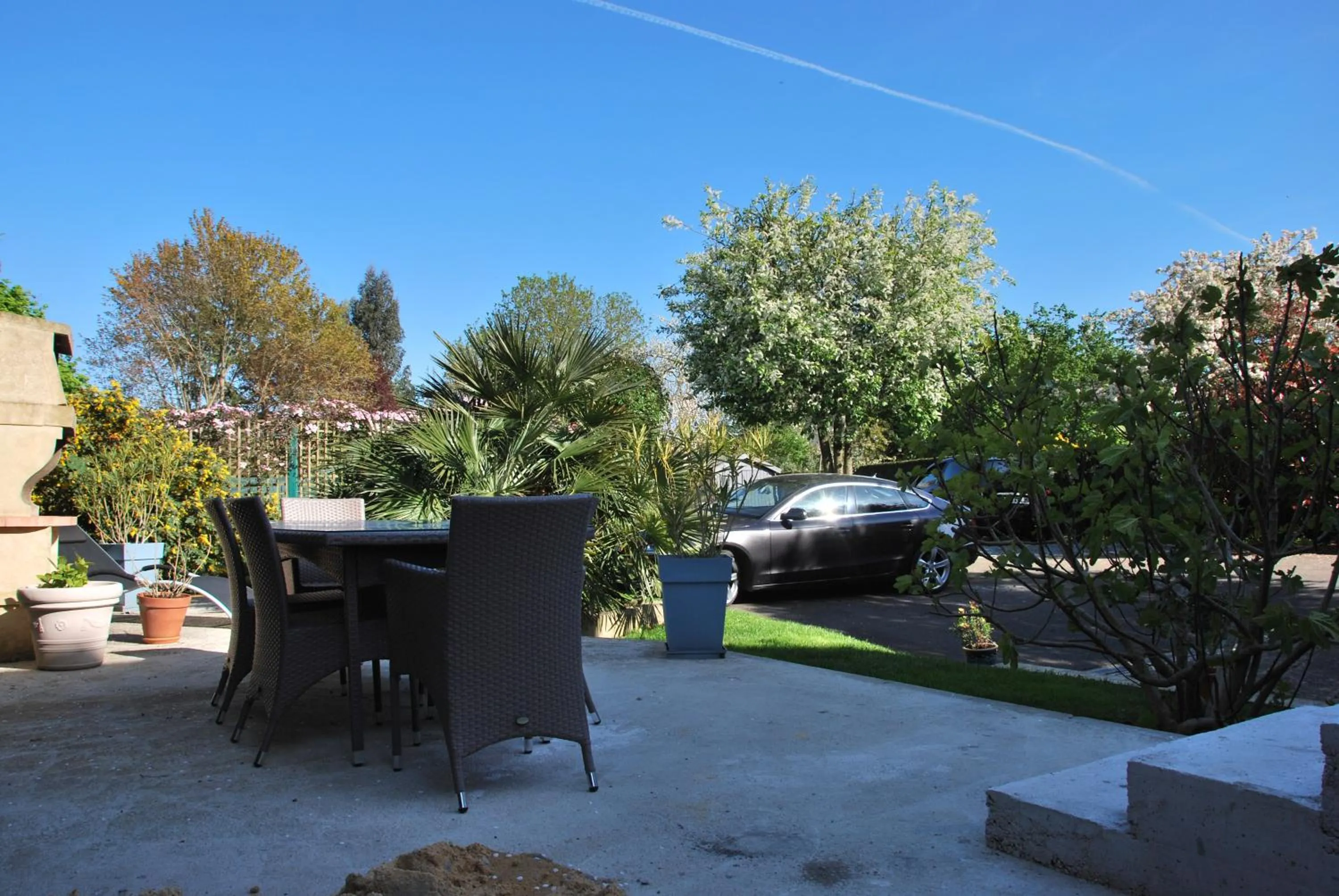 Garden view in Au Detour de Rennes