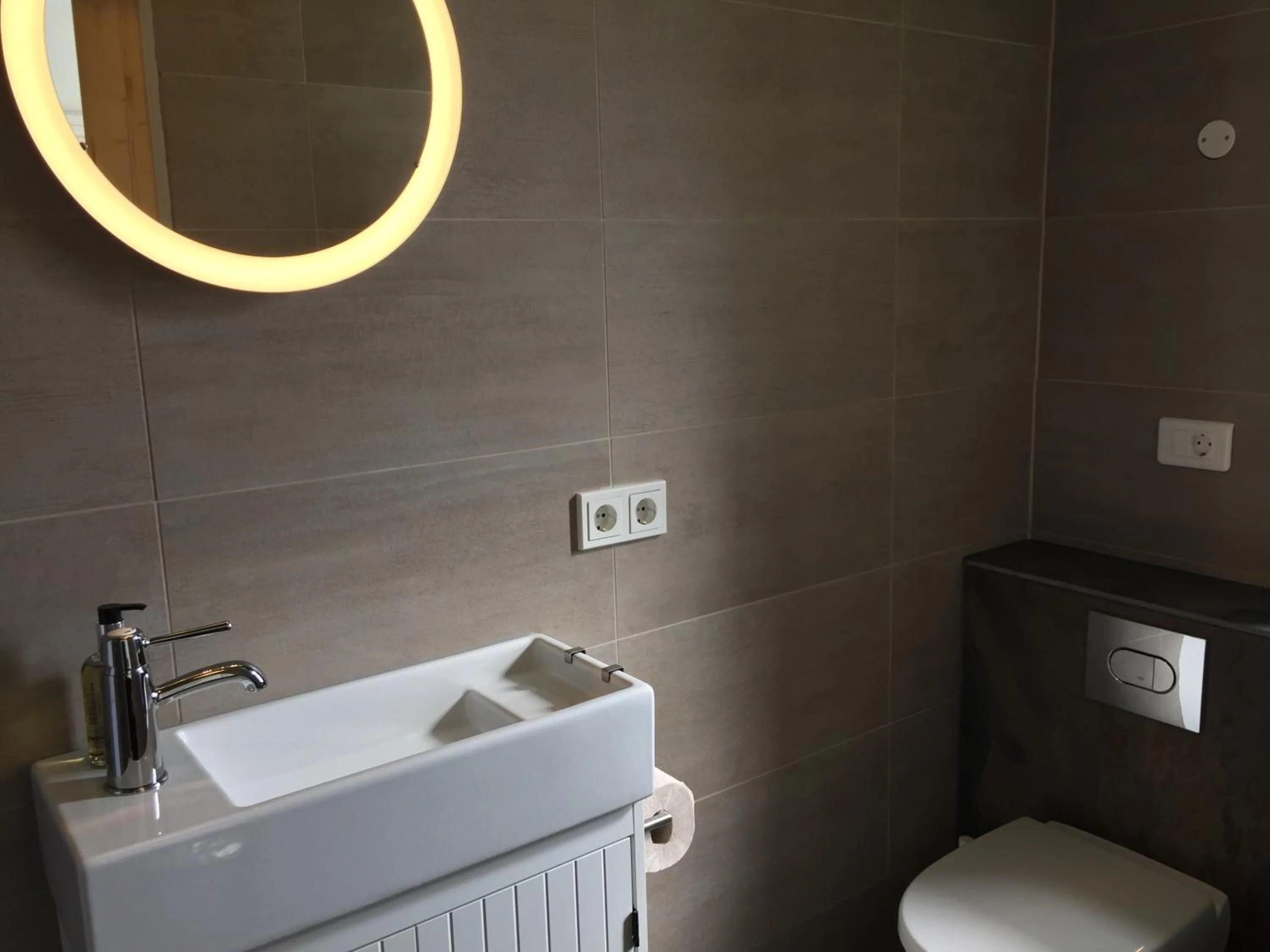 Toilet in Lindartún Guesthouse