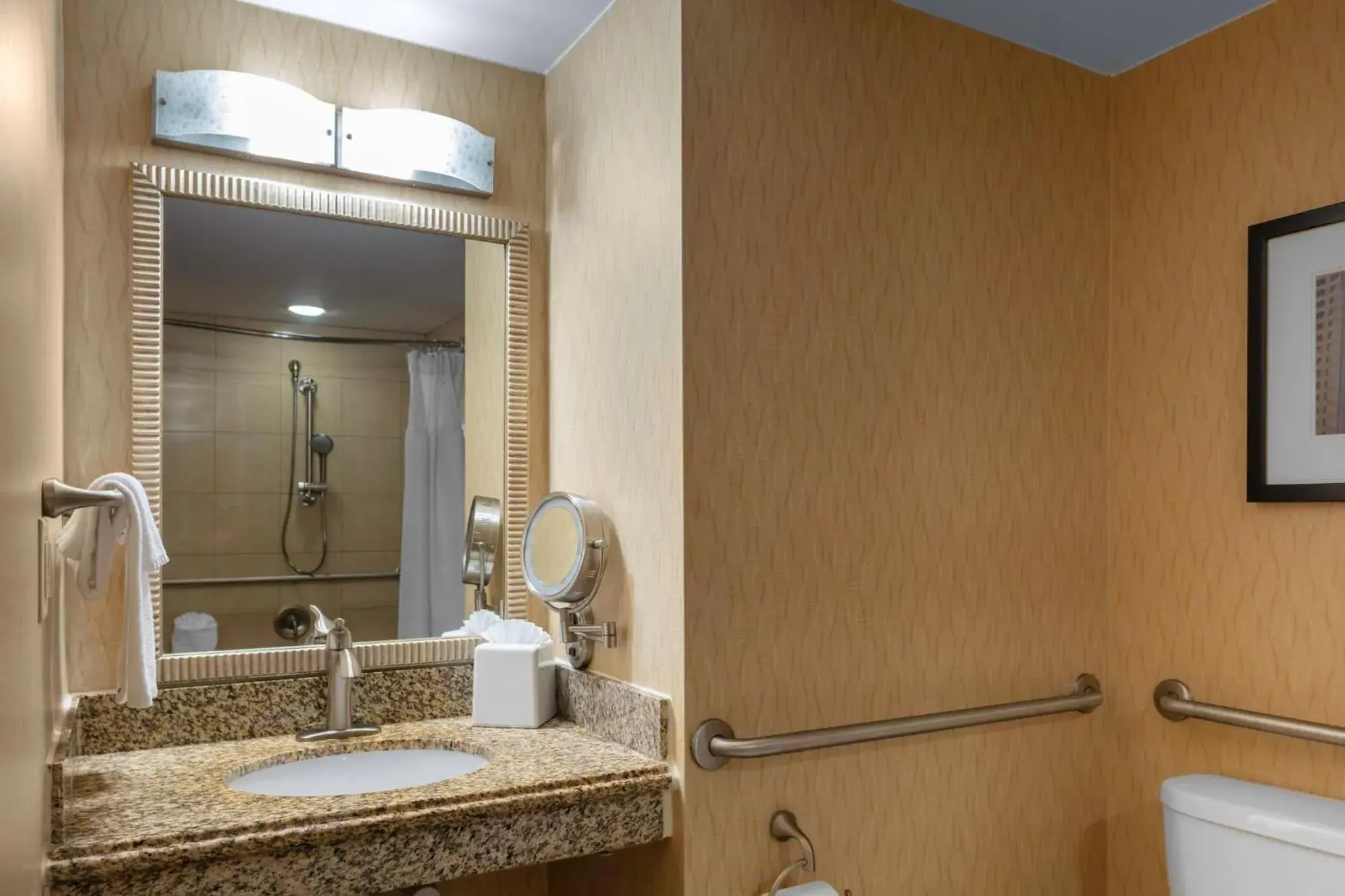 King Room with Hearing Accessible Roll In Shower - Non-Smoking in Crowne Plaza Boston - Woburn by IHG King Room with Hearing Accessible Roll In Shower - Non-Smoking in Crowne Plaza Boston - Woburn by IHG