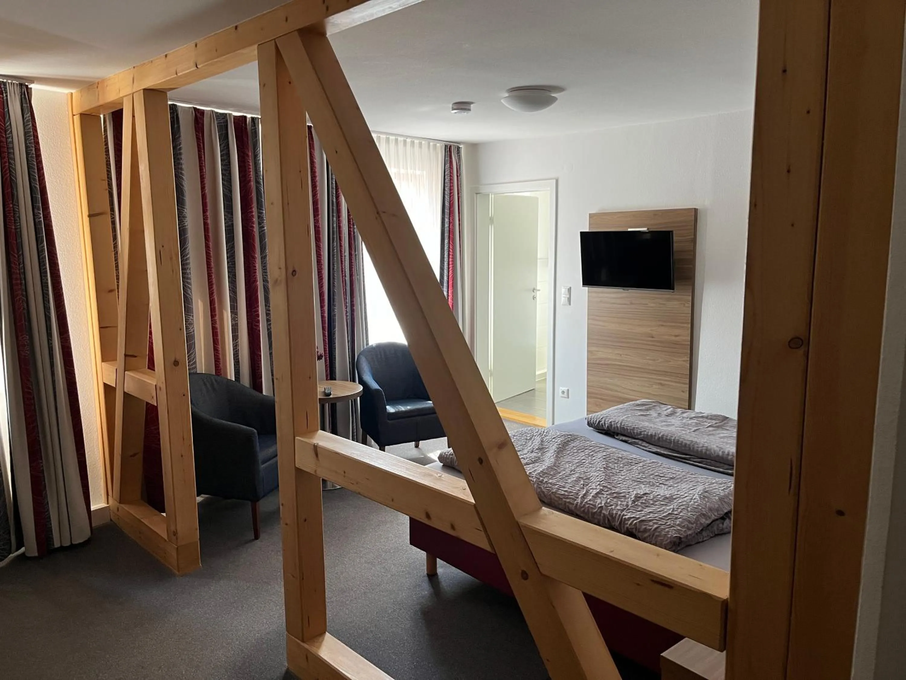 Photo of the whole room, Bed in La Flamme Wertheim garni