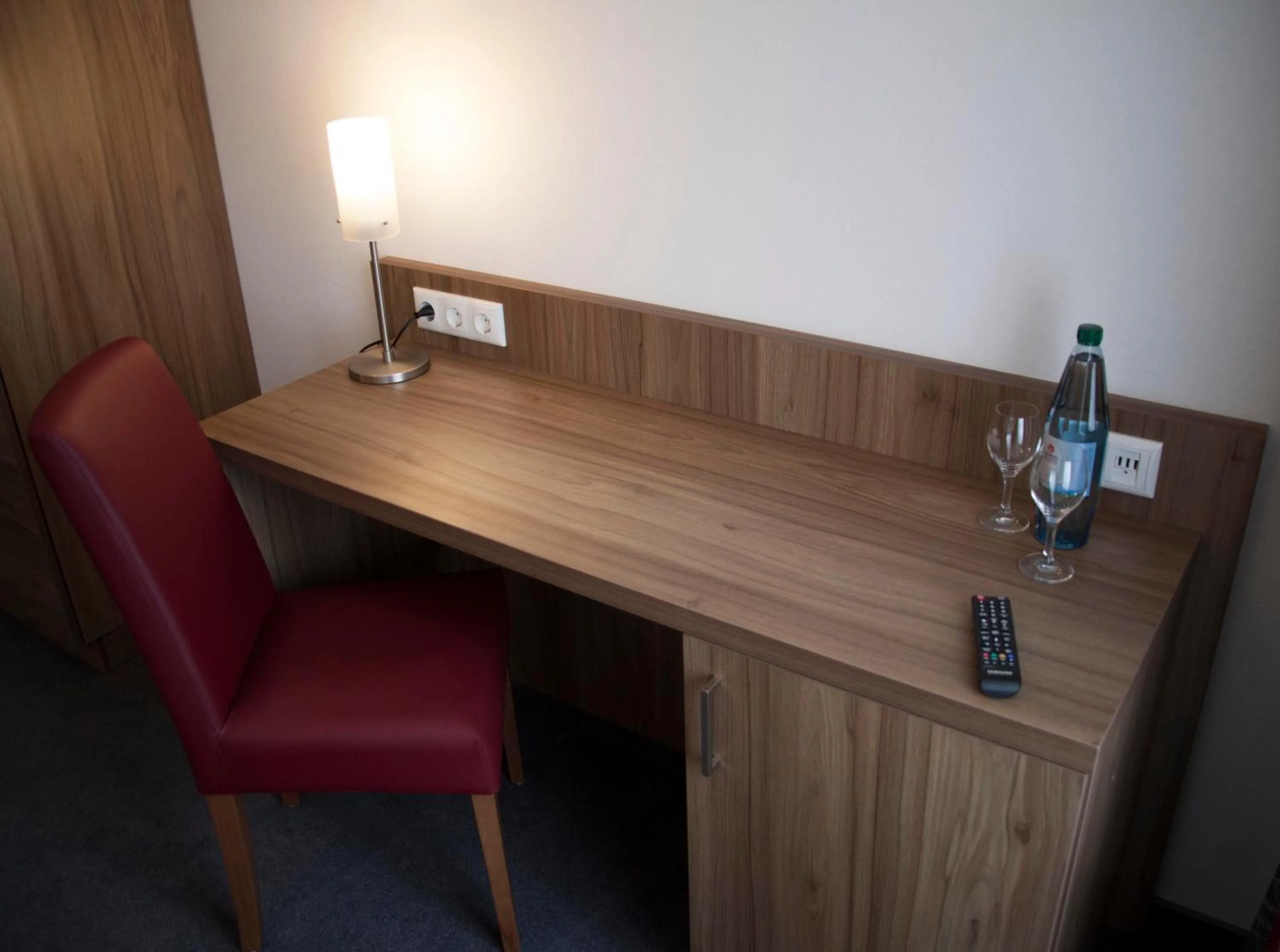 Decorative detail in La Flamme Wertheim garni