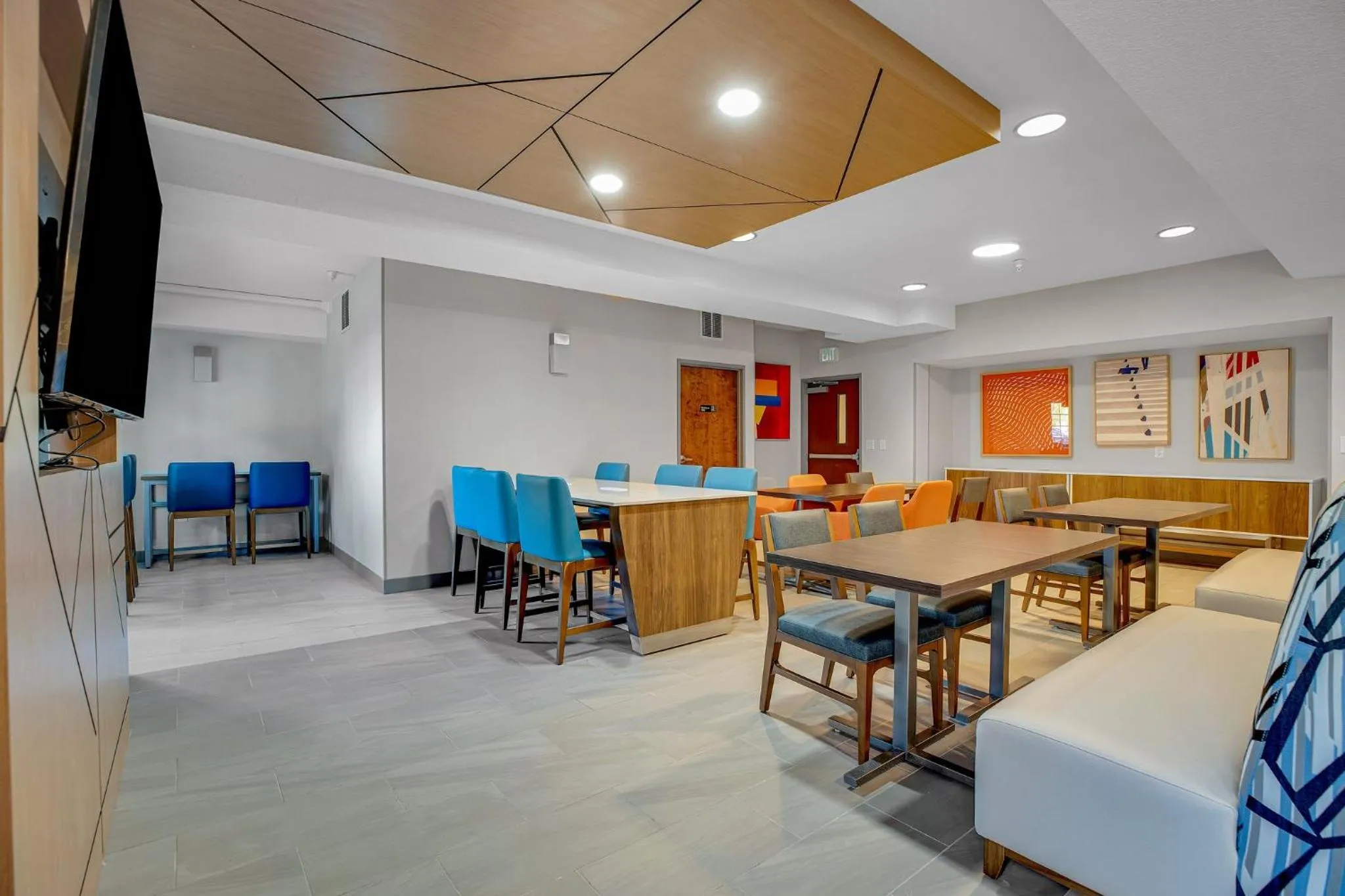 Breakfast in Holiday Inn Express Hotel & Suites Portland - Jantzen Beach by IHG