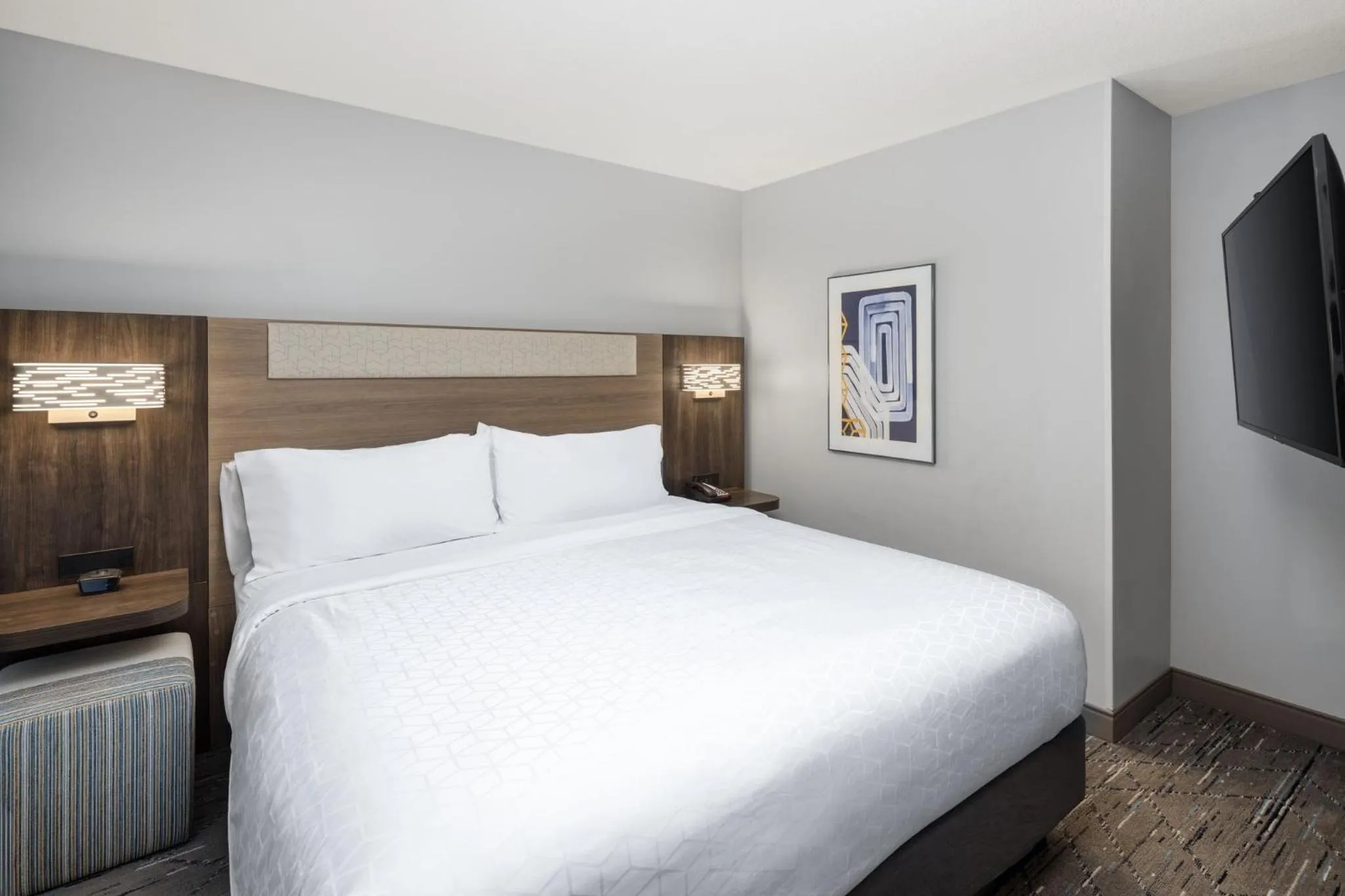 Photo of the whole room, Bed in Holiday Inn Express Hotel & Suites Portland - Jantzen Beach by IHG