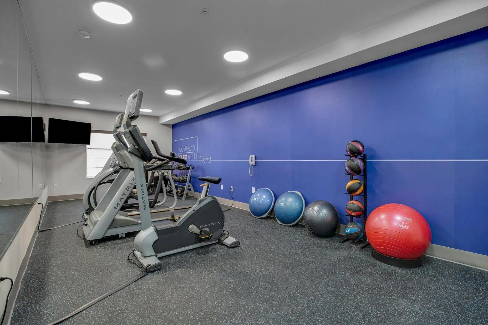 Fitness centre/facilities in Holiday Inn Express Hotel & Suites Portland - Jantzen Beach by IHG
