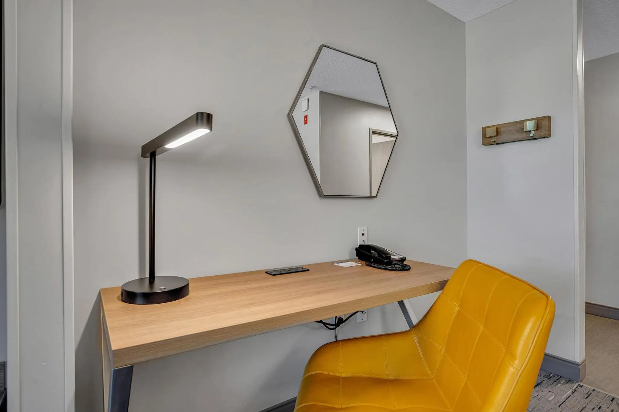 Photo of the whole room in Holiday Inn Express Hotel & Suites Portland - Jantzen Beach by IHG