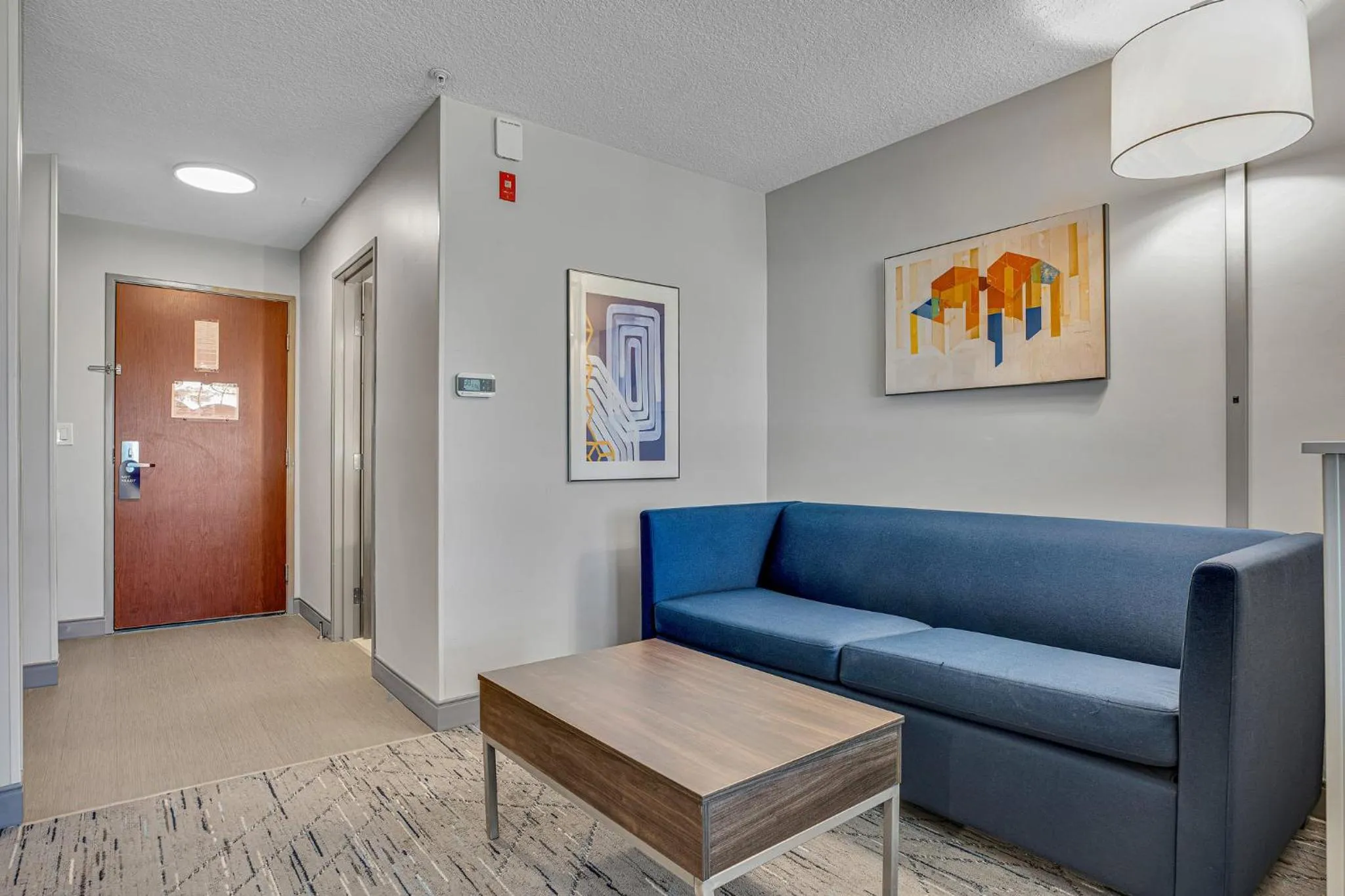 Photo of the whole room in Holiday Inn Express Hotel & Suites Portland - Jantzen Beach by IHG