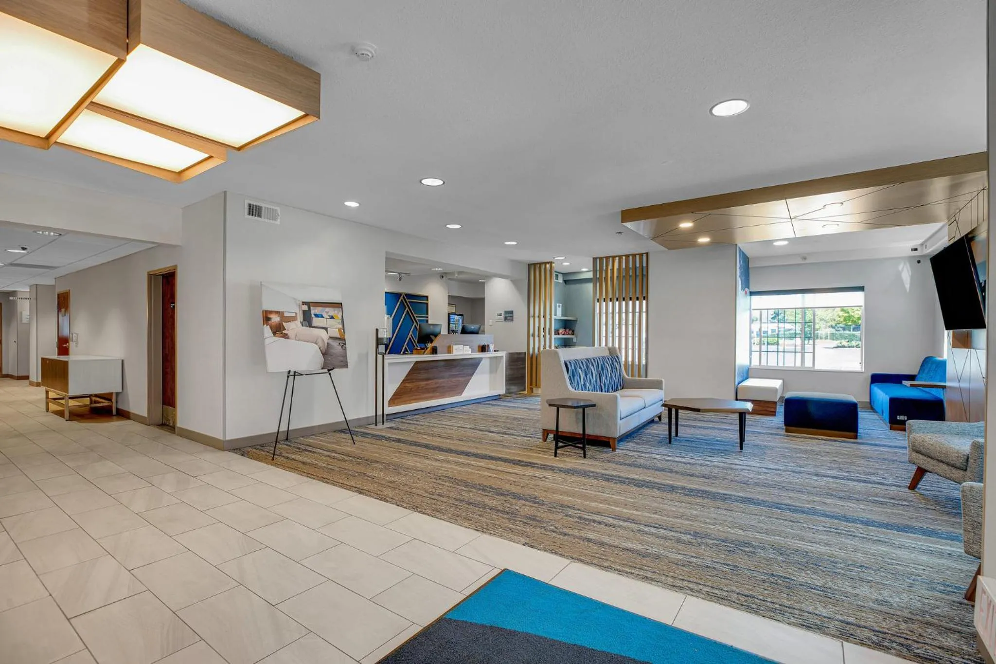 Property building in Holiday Inn Express Hotel & Suites Portland - Jantzen Beach by IHG