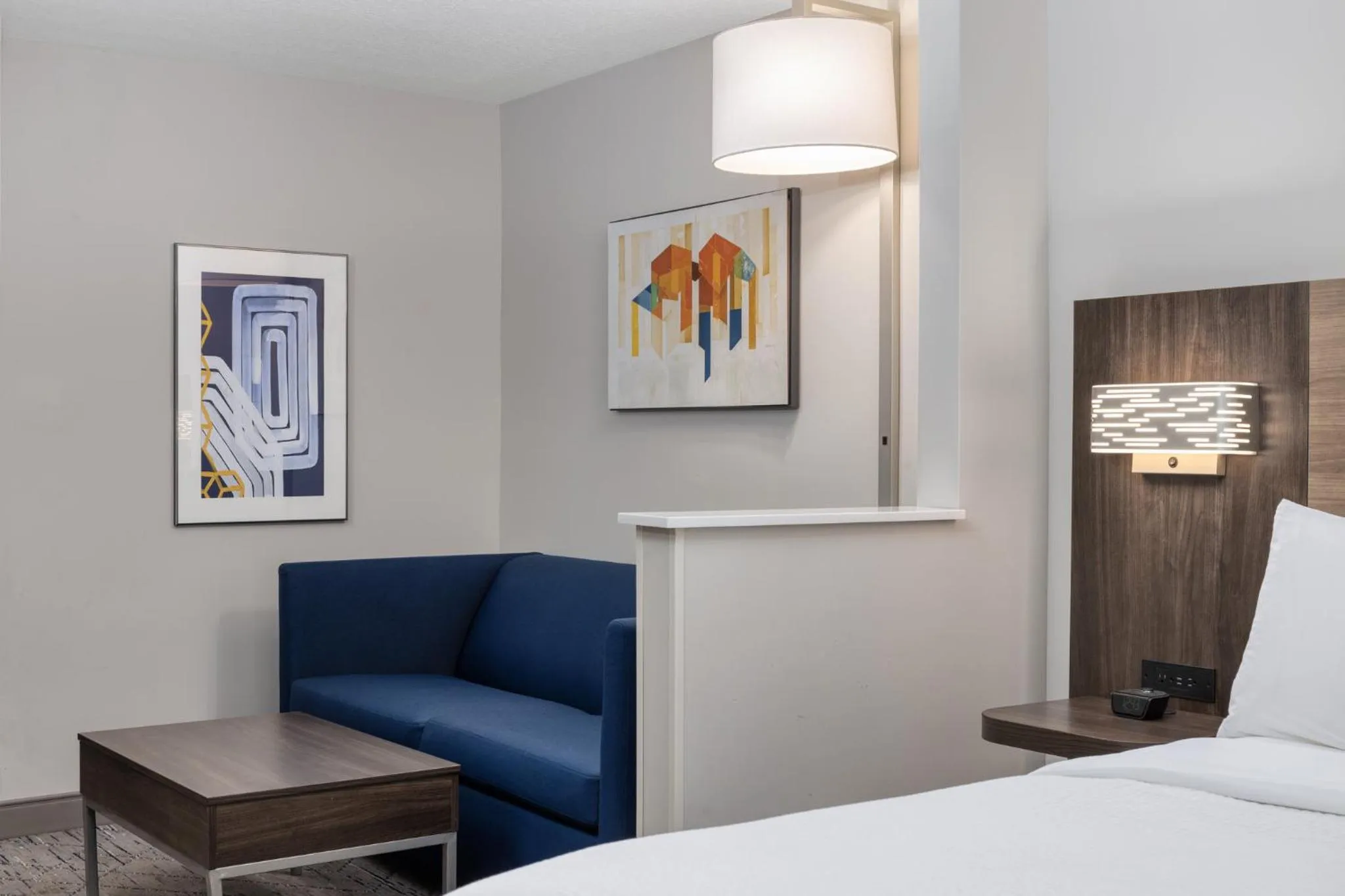 Photo of the whole room, Bed in Holiday Inn Express Hotel & Suites Portland - Jantzen Beach by IHG