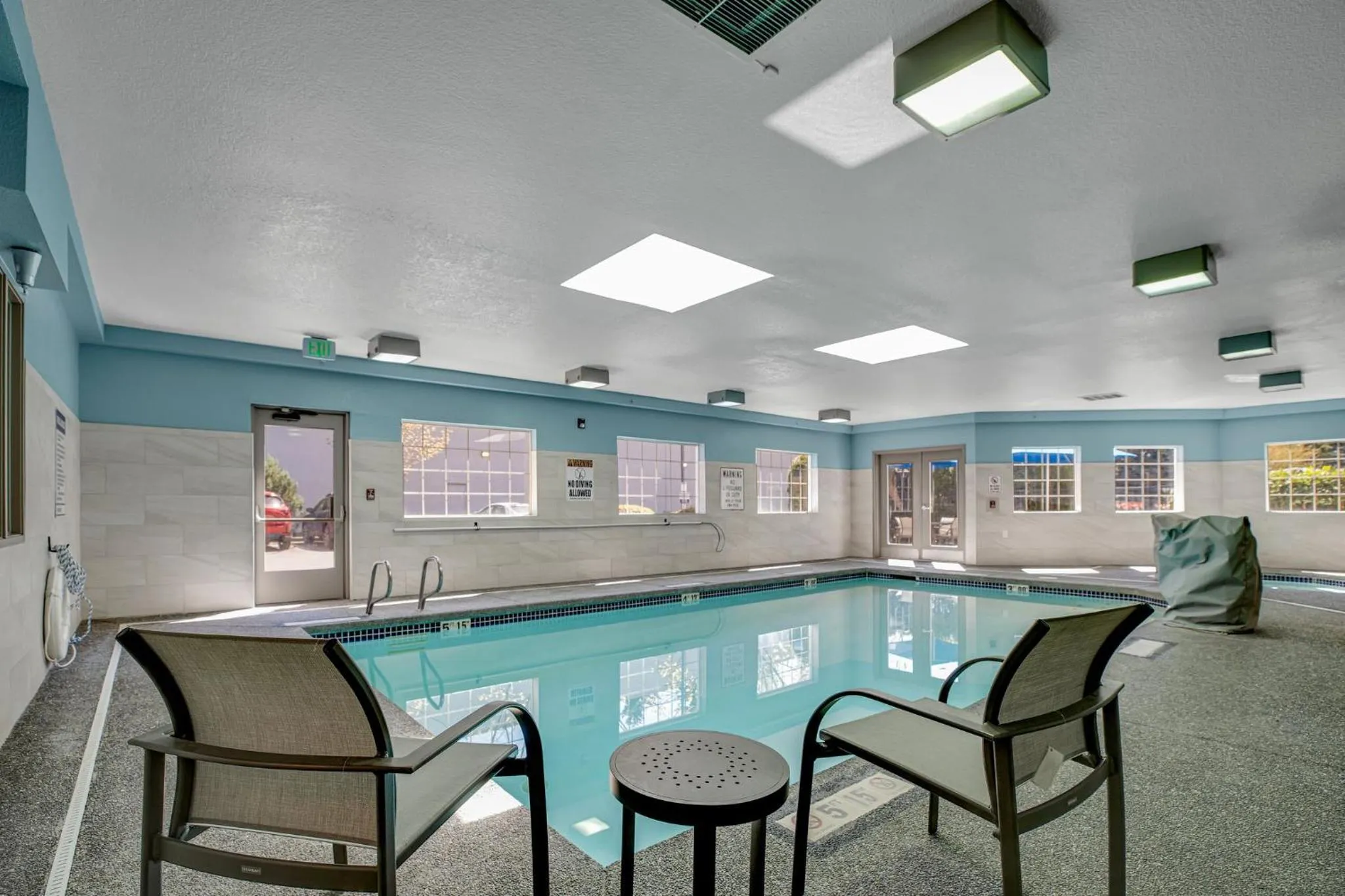 Swimming pool in Holiday Inn Express Hotel & Suites Portland - Jantzen Beach by IHG