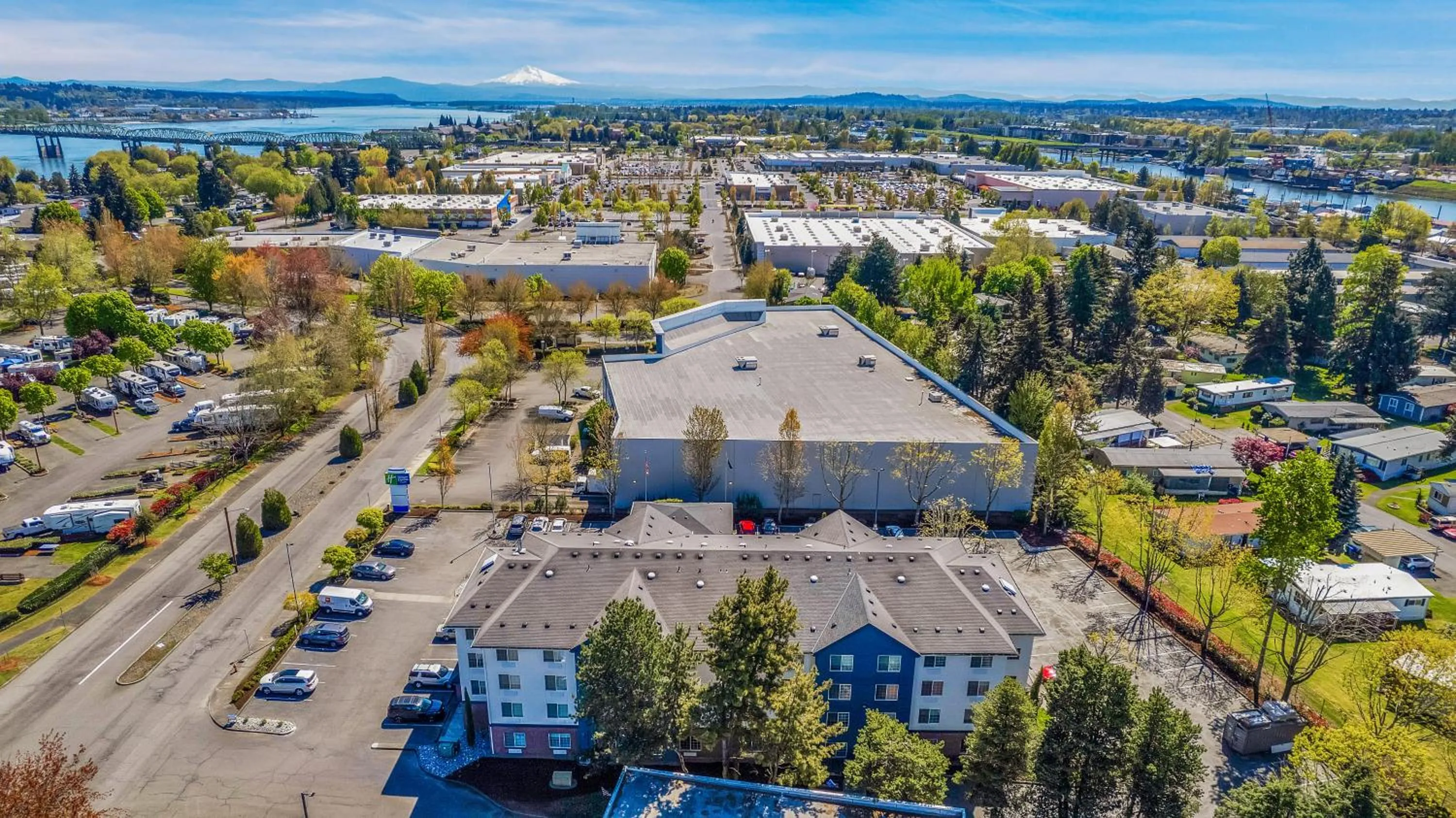 Bird's eye view in Holiday Inn Express Hotel & Suites Portland - Jantzen Beach by IHG