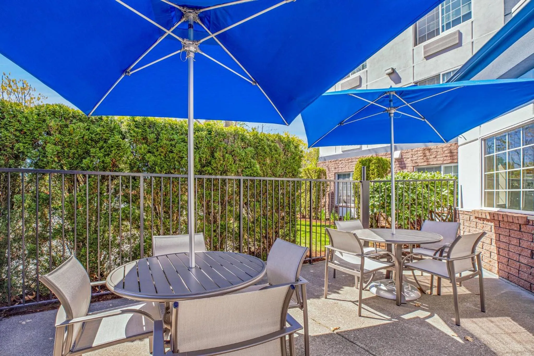 Lobby or reception in Holiday Inn Express Hotel & Suites Portland - Jantzen Beach by IHG