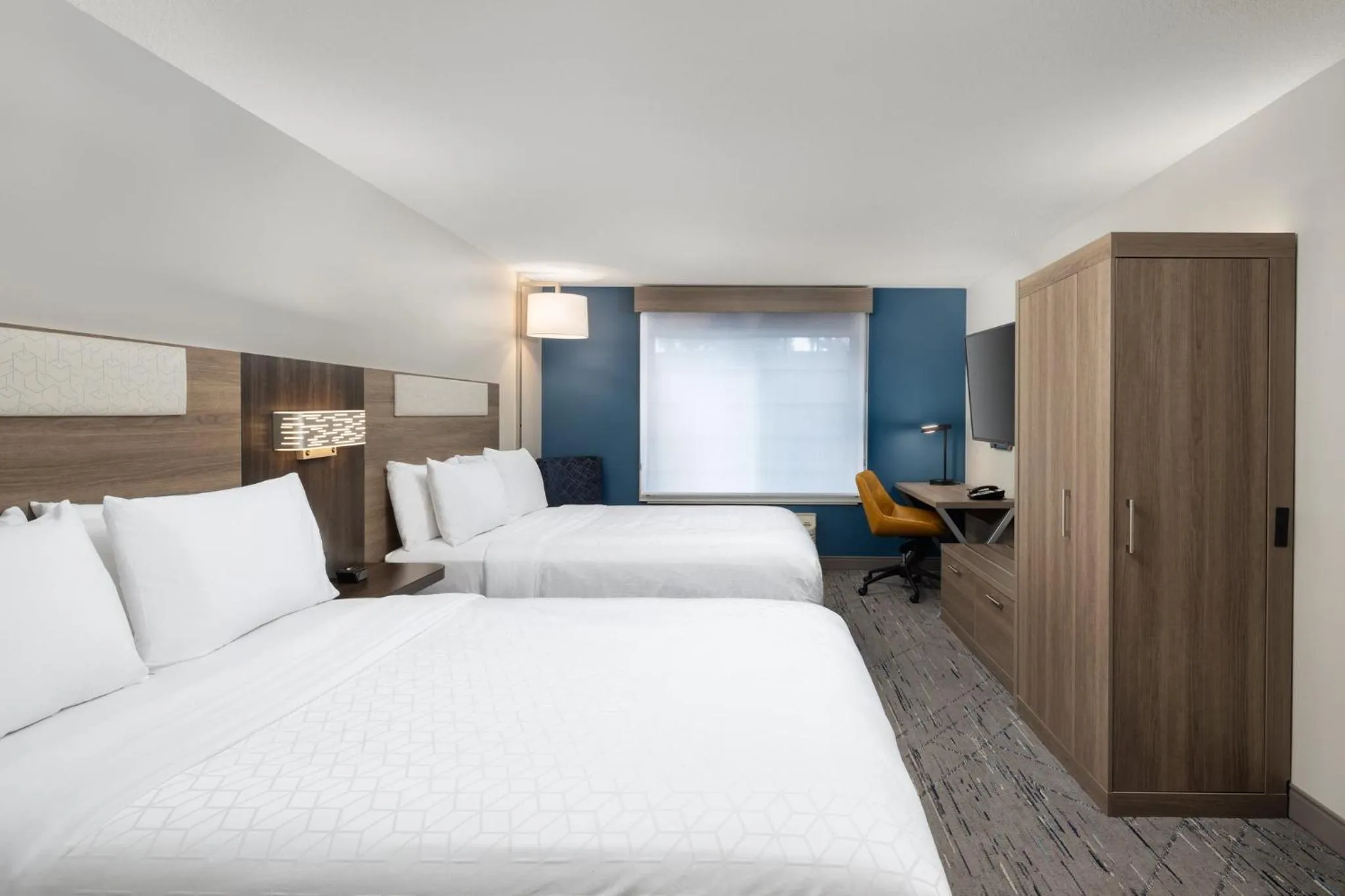 Photo of the whole room, Bed in Holiday Inn Express Hotel & Suites Portland - Jantzen Beach by IHG