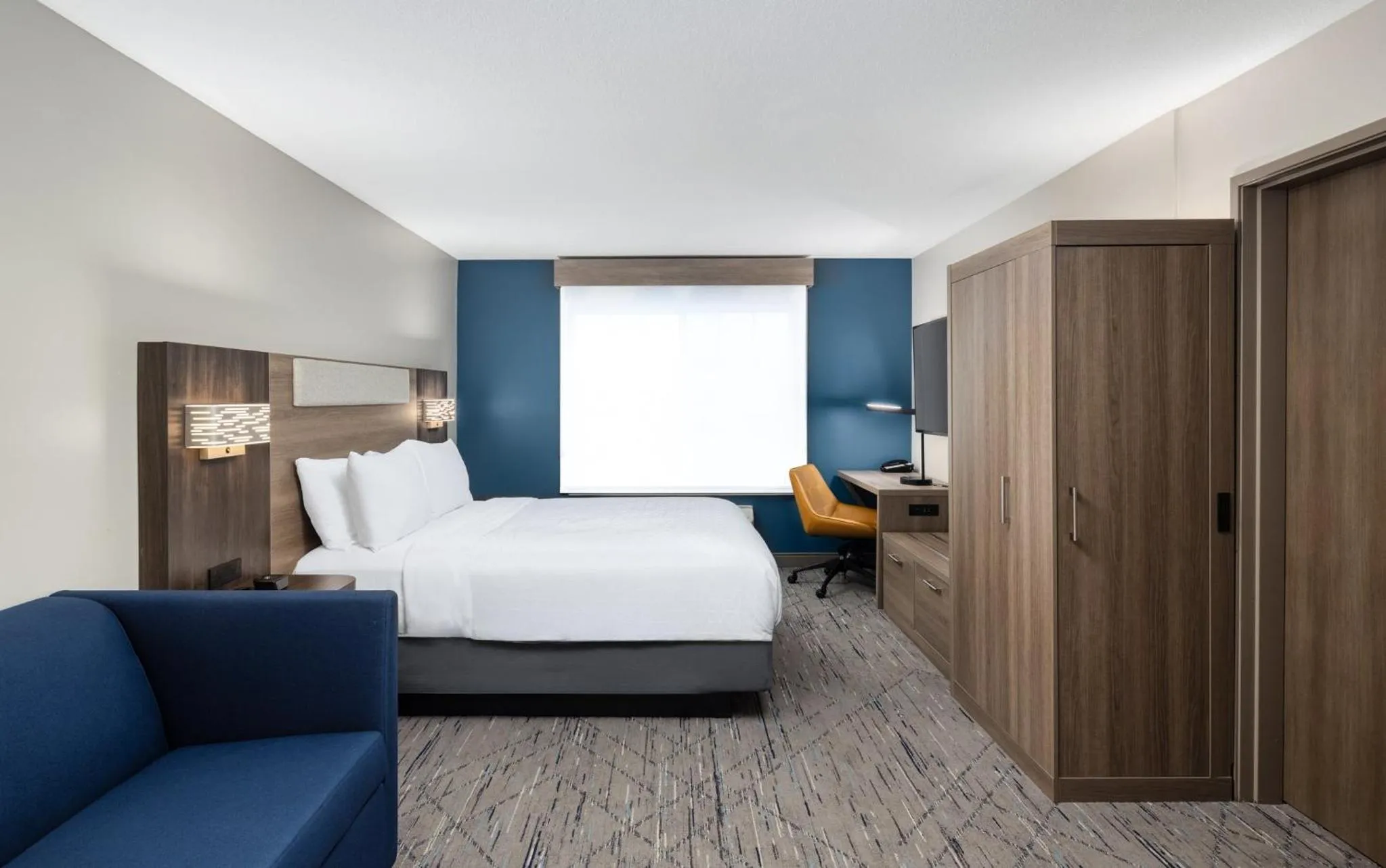 Photo of the whole room, Bed in Holiday Inn Express Hotel & Suites Portland - Jantzen Beach by IHG