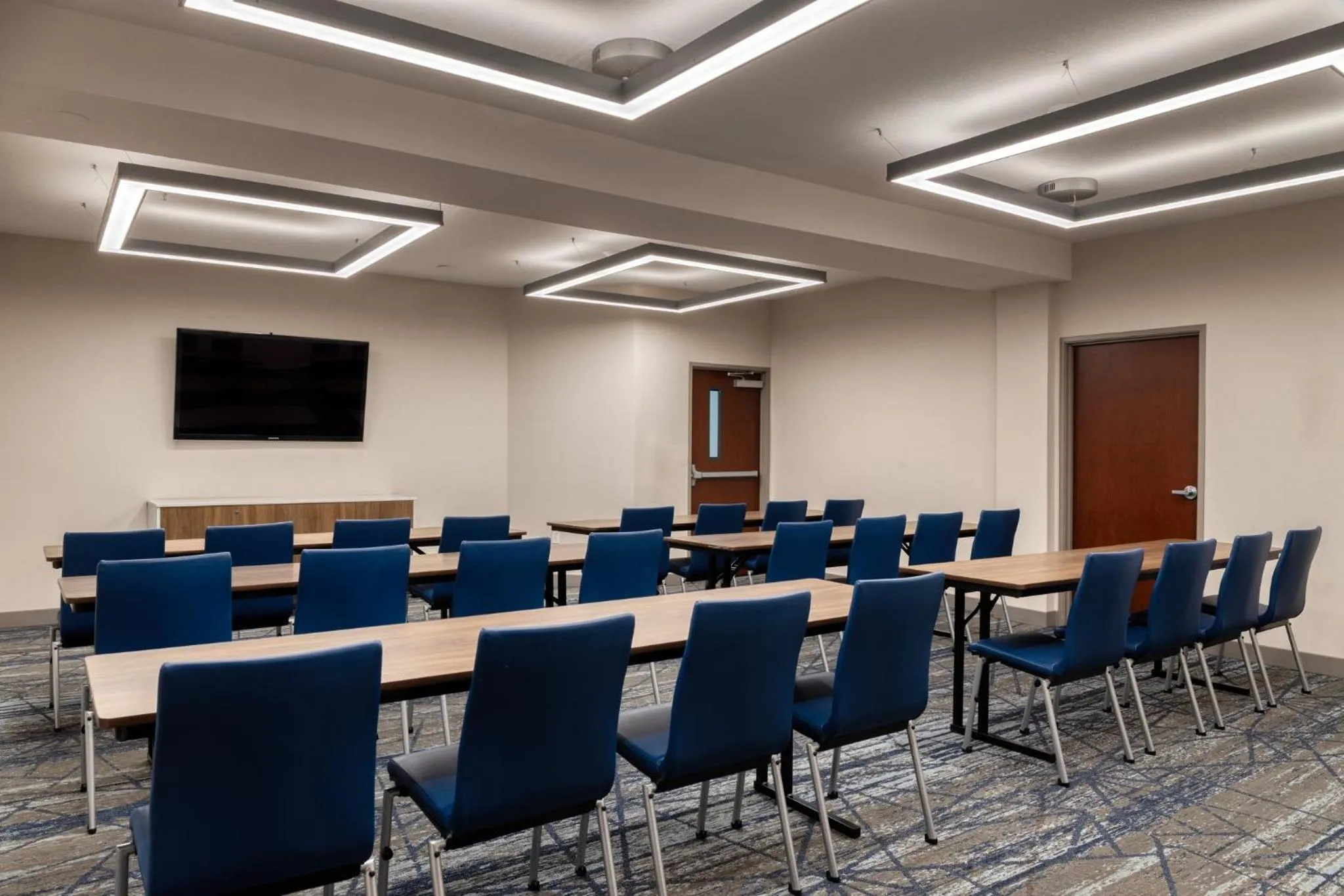 Meeting/conference room in Holiday Inn Express Hotel & Suites Portland - Jantzen Beach by IHG