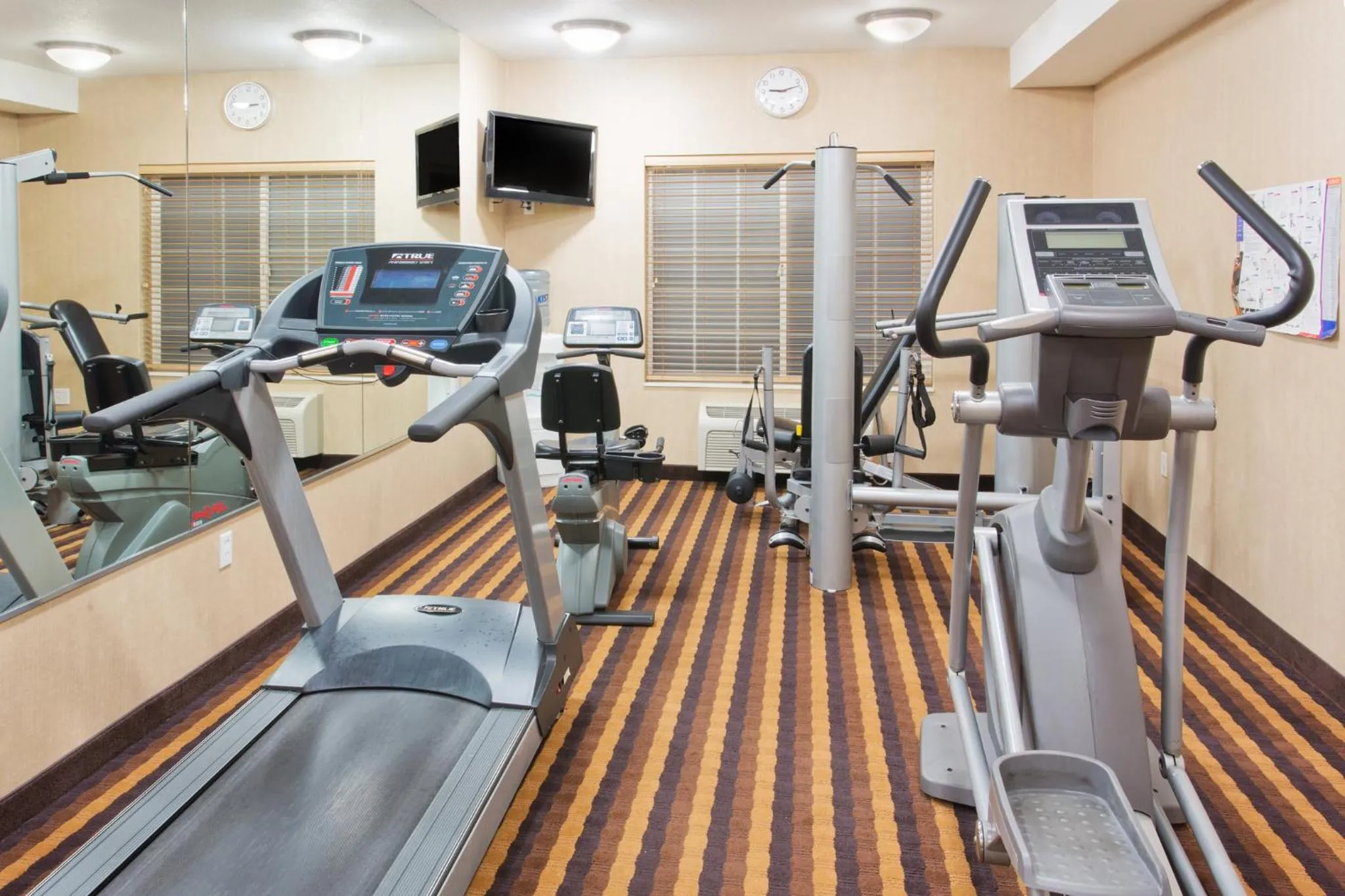 Fitness centre/facilities in Holiday Inn Express Hotel & Suites Portland - Jantzen Beach by IHG