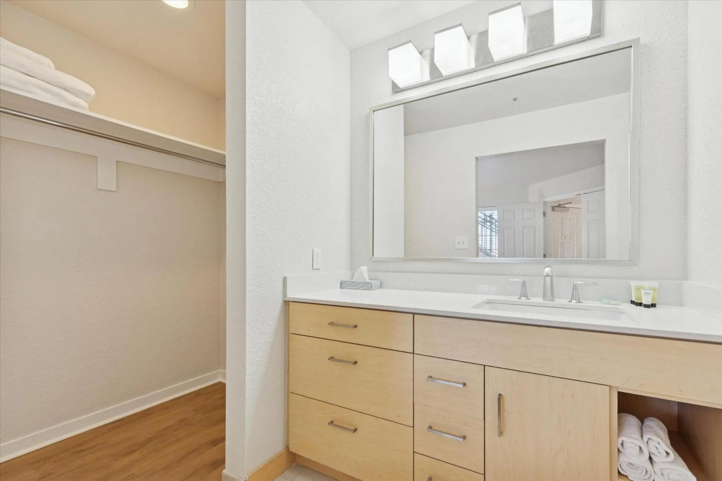 Avia Residences on Lincoln - Extended Stay