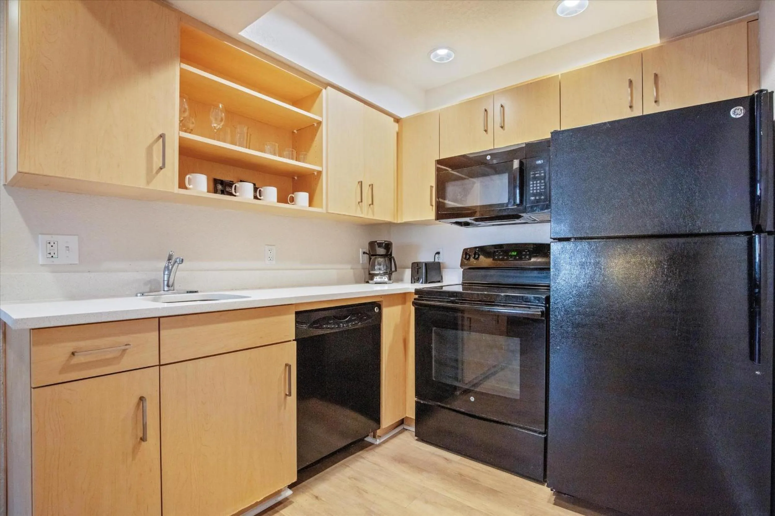 Avia Residences on Lincoln - Extended Stay