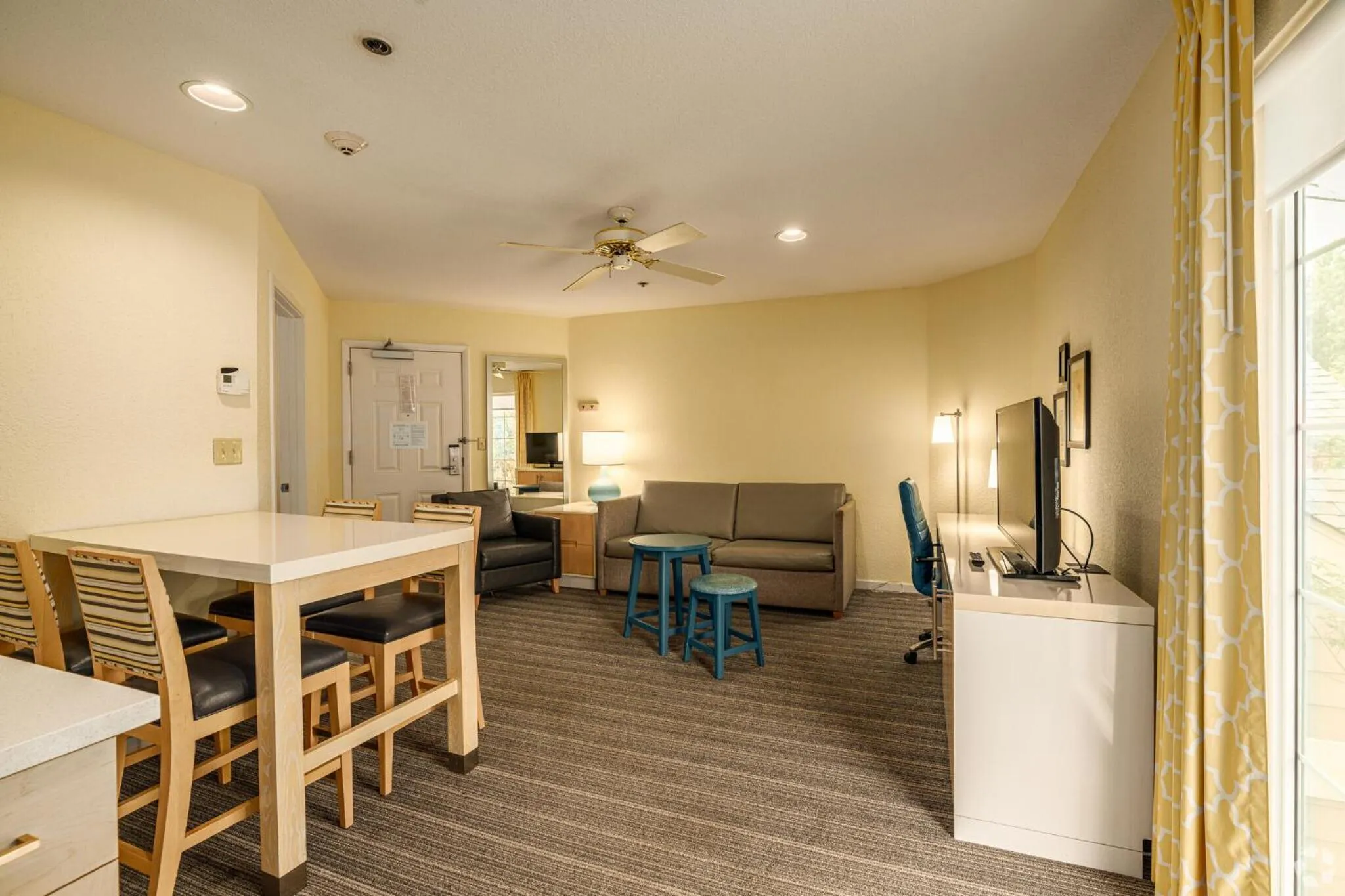 Avia Residences on Lincoln - Extended Stay