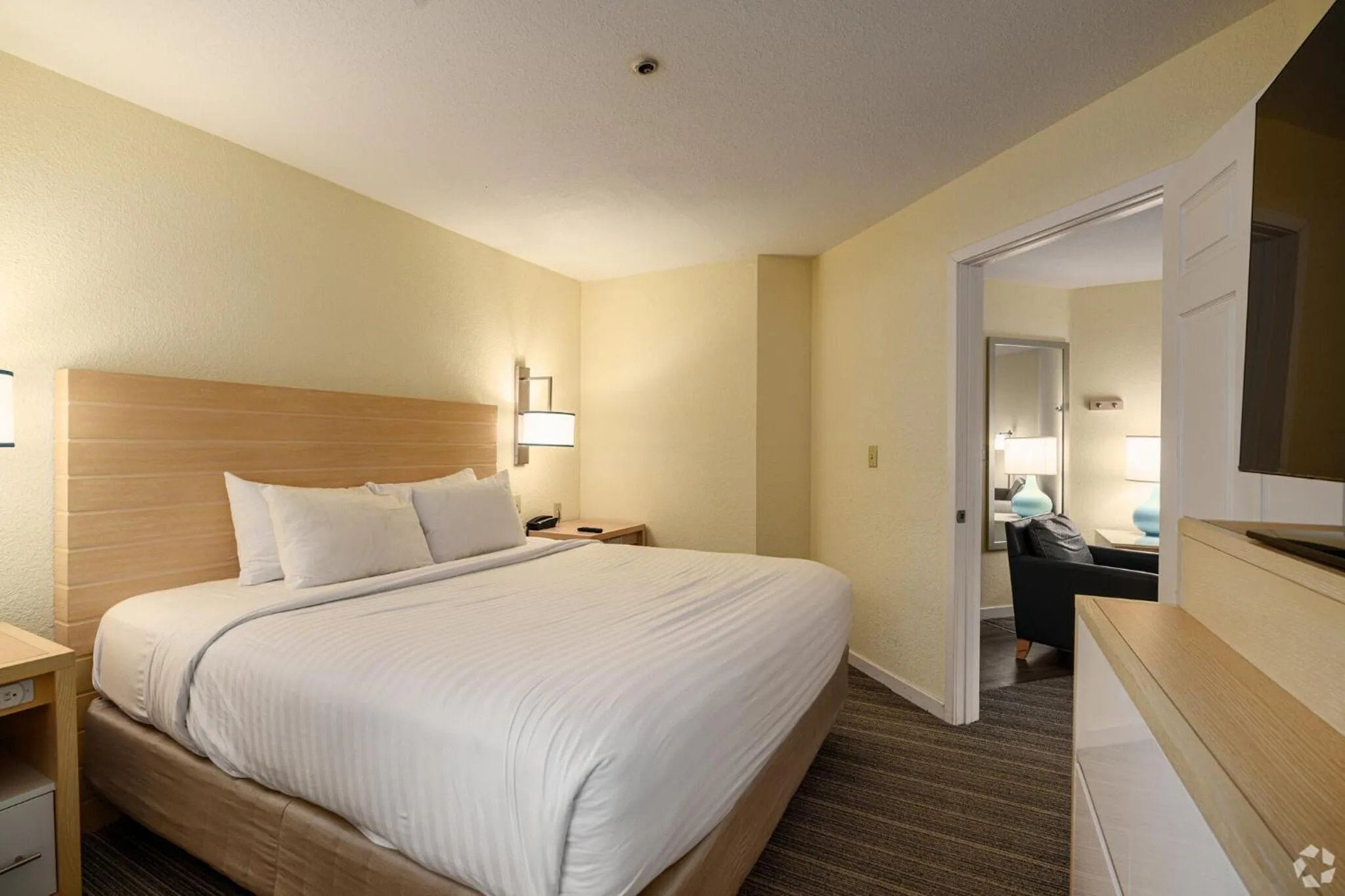 Bed in Avia Residences on Lincoln - Extended Stay