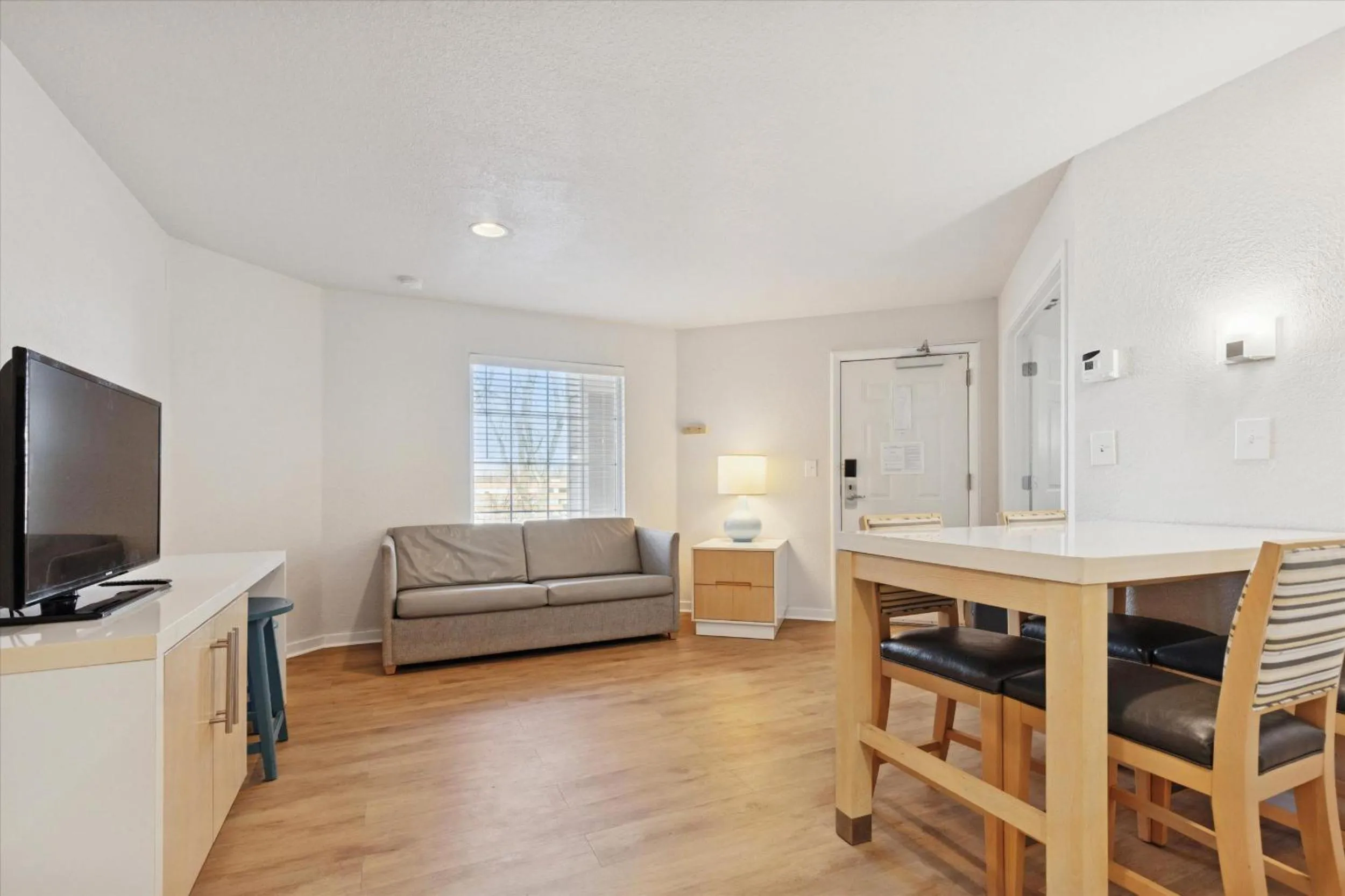 Avia Residences on Lincoln - Extended Stay