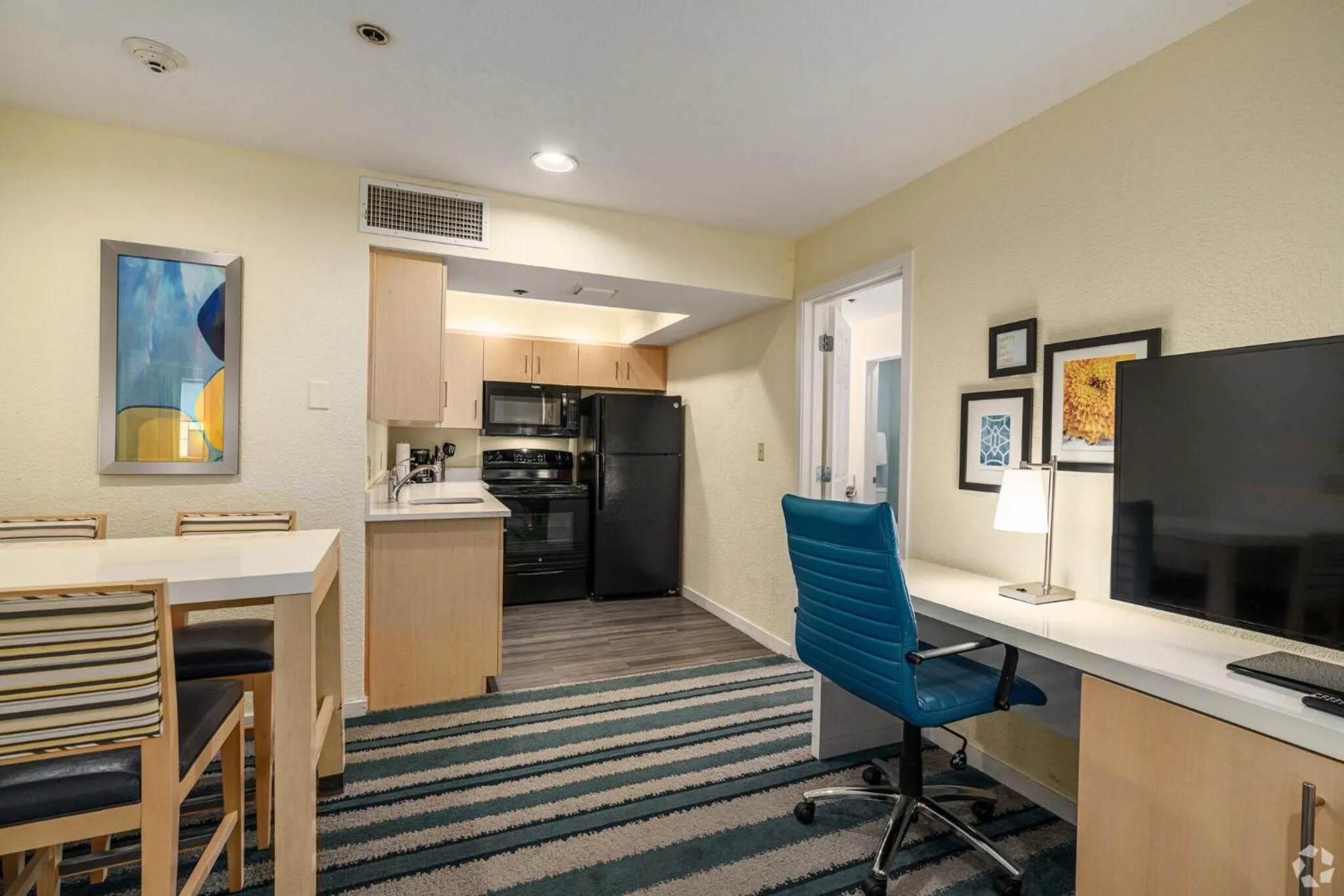 Avia Residences on Lincoln - Extended Stay