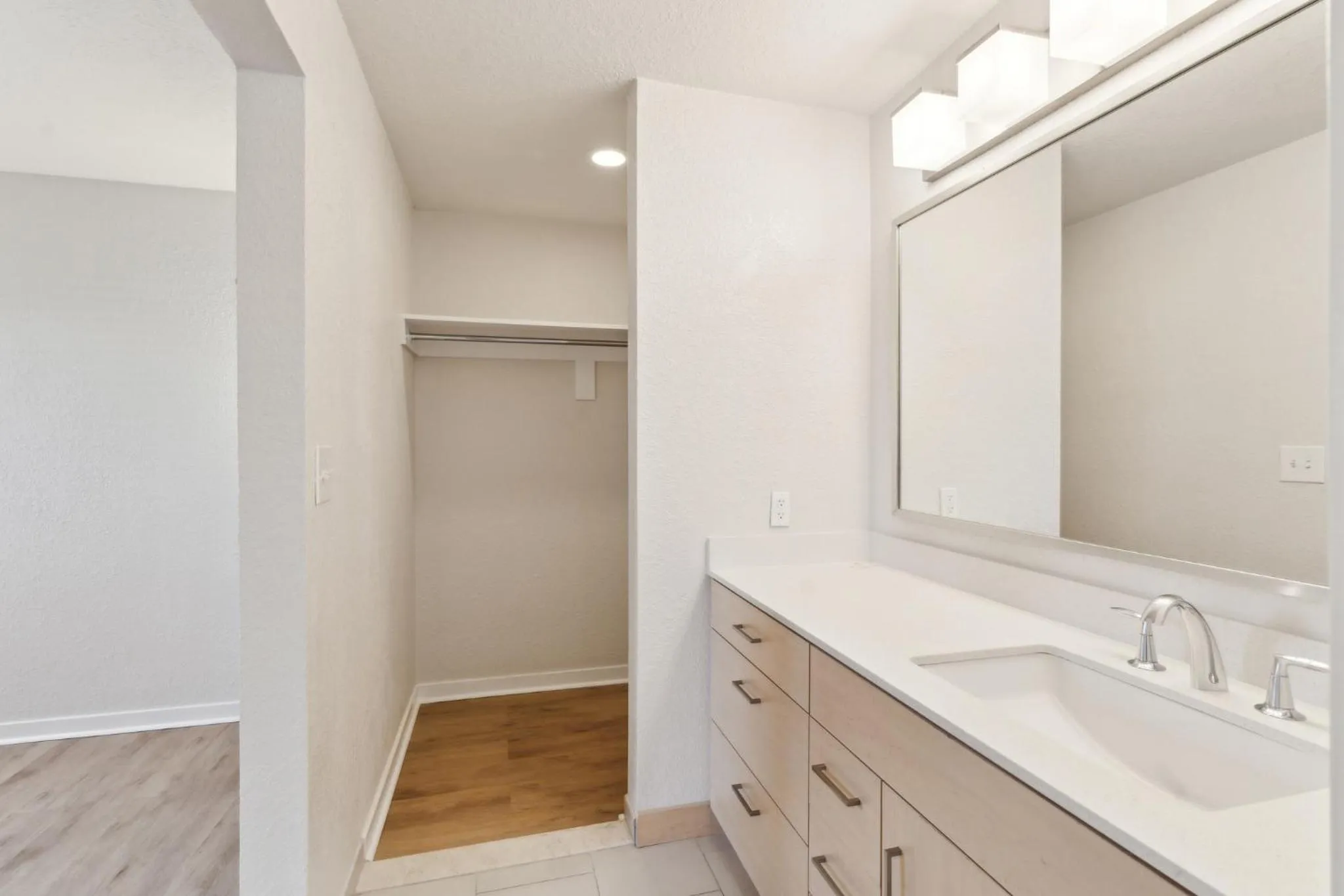 Avia Residences on Lincoln - Extended Stay