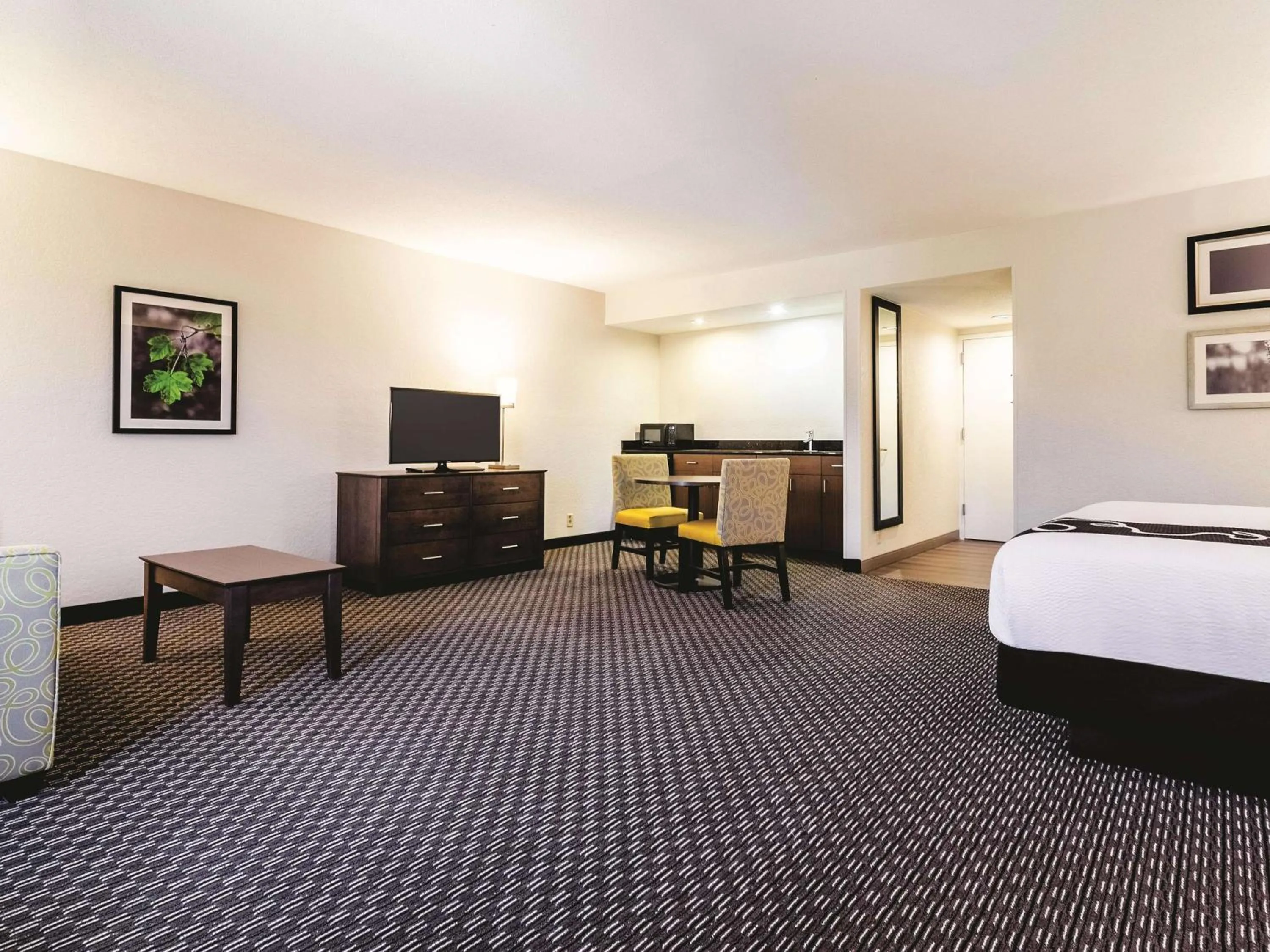 Photo of the whole room, Bed in La Quinta by Wyndham Myrtle Beach - N. Kings Hwy