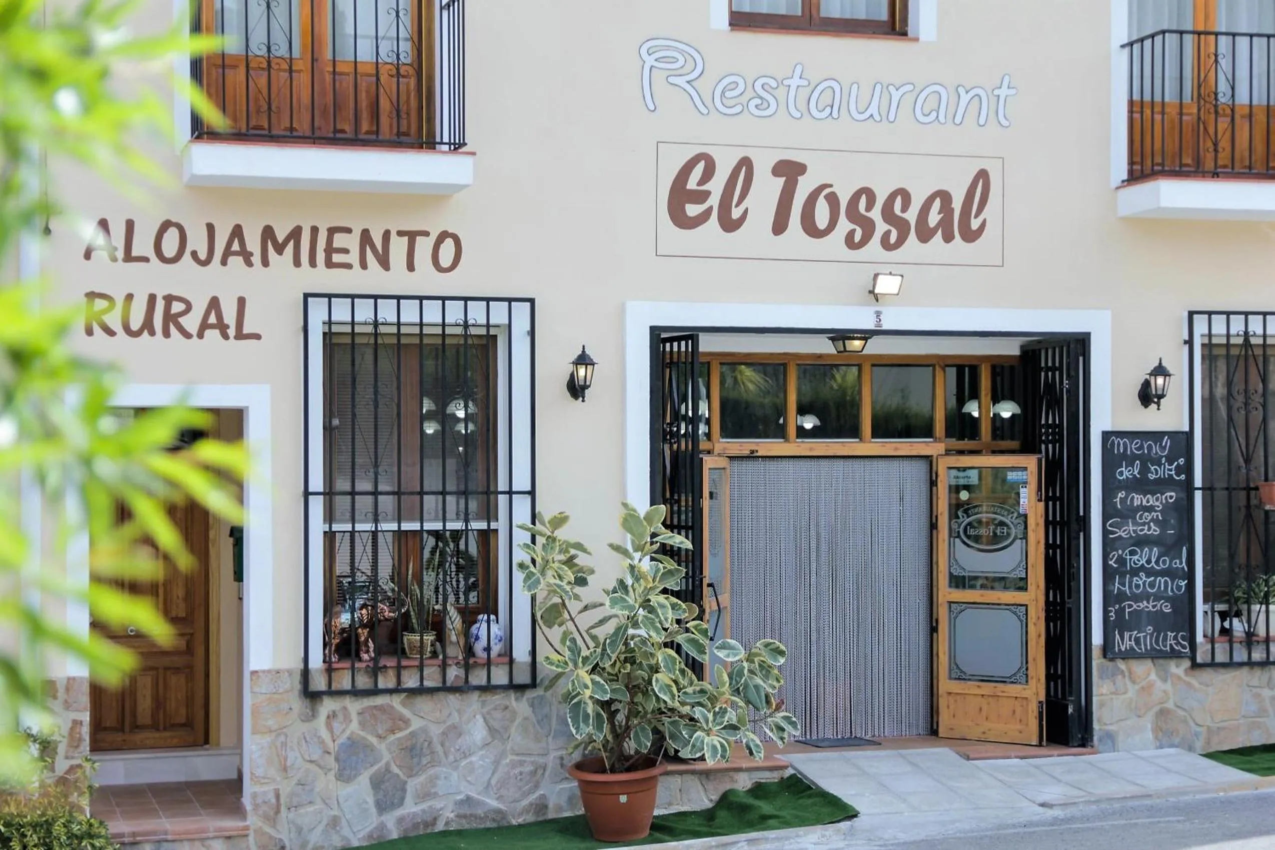 Facade/entrance in El Tossal
