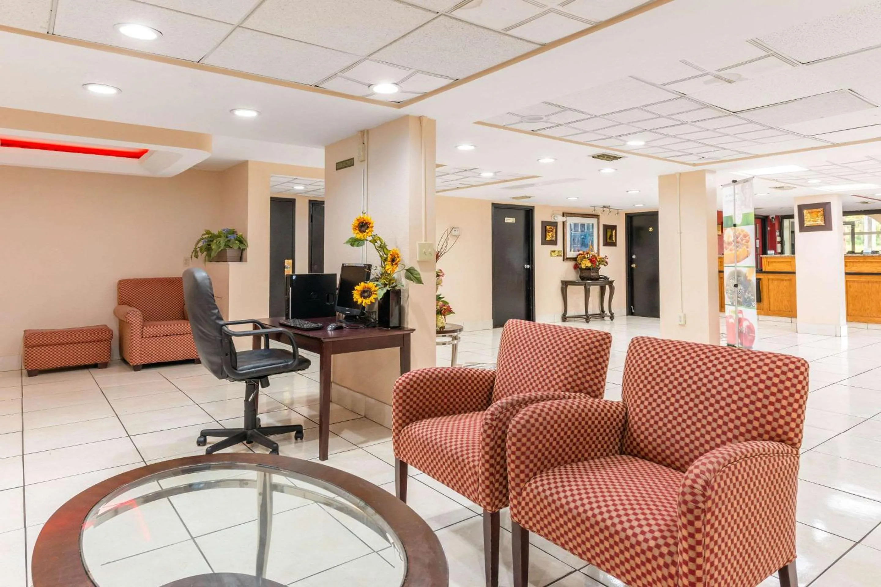 Lobby or reception in Quality Inn & Suites Orlando Airport