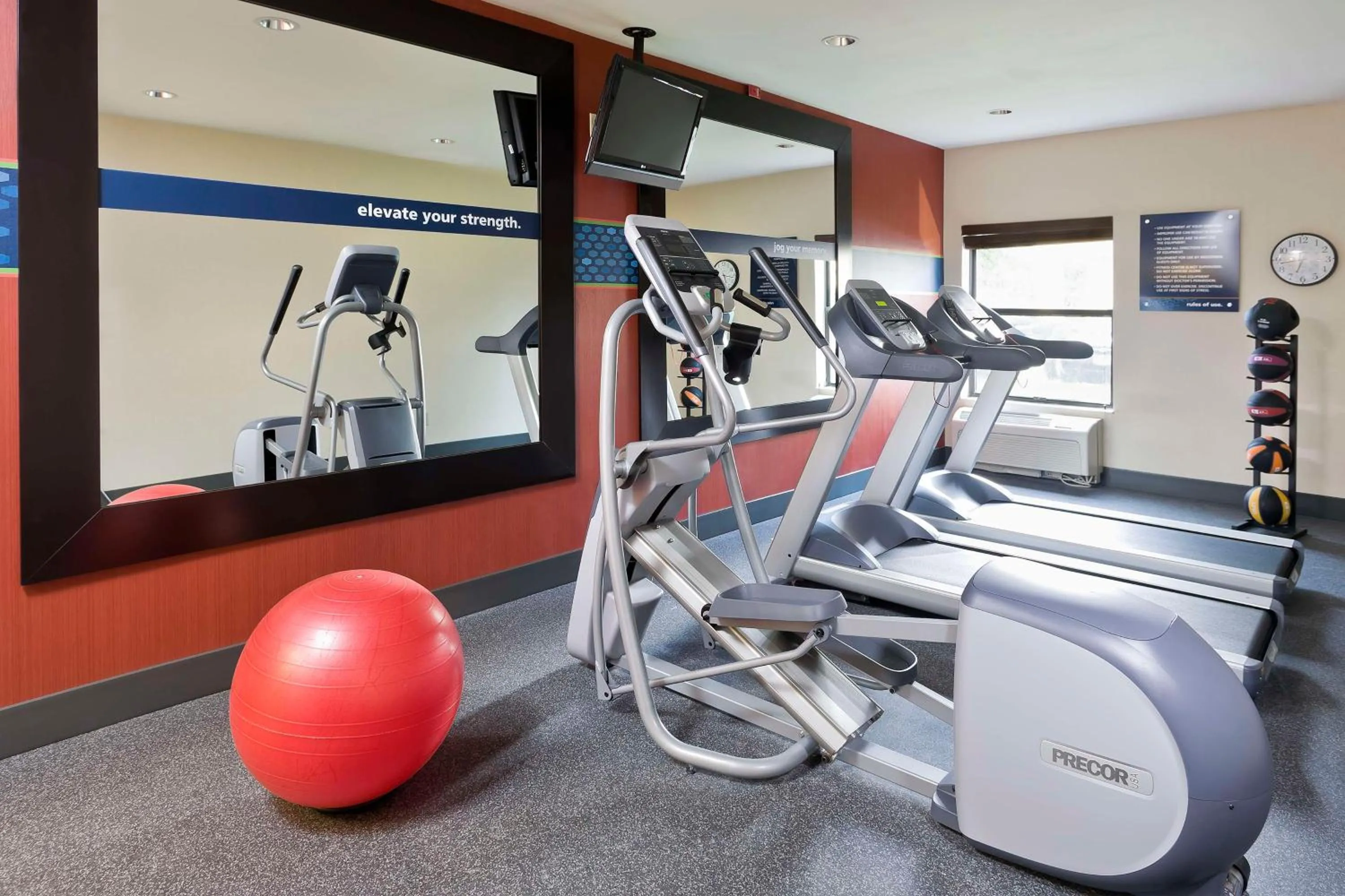 Fitness centre/facilities in Hampton Inn Houston Stafford