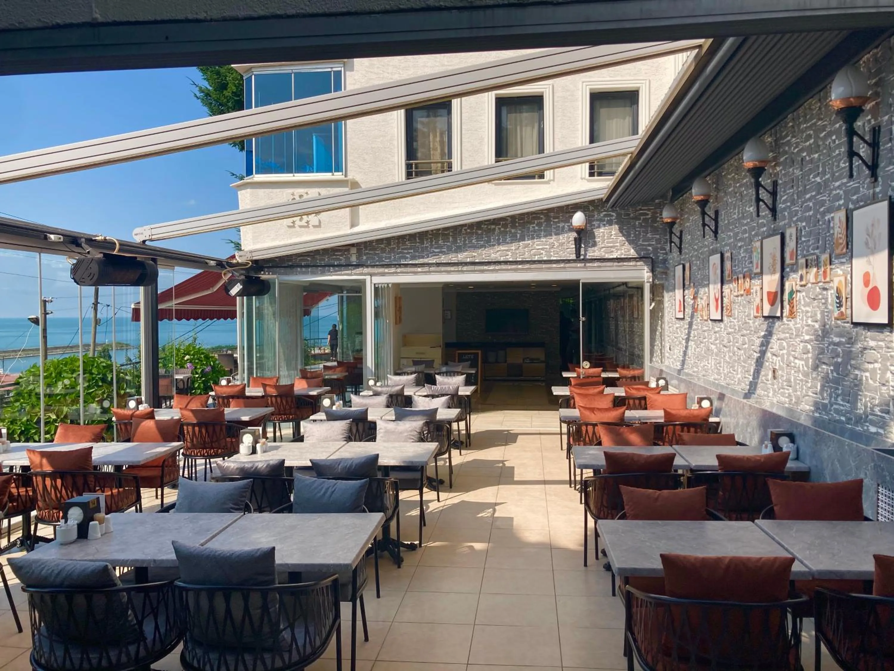 Restaurant/Places to Eat in Caykent Suites Deluxe Hotel