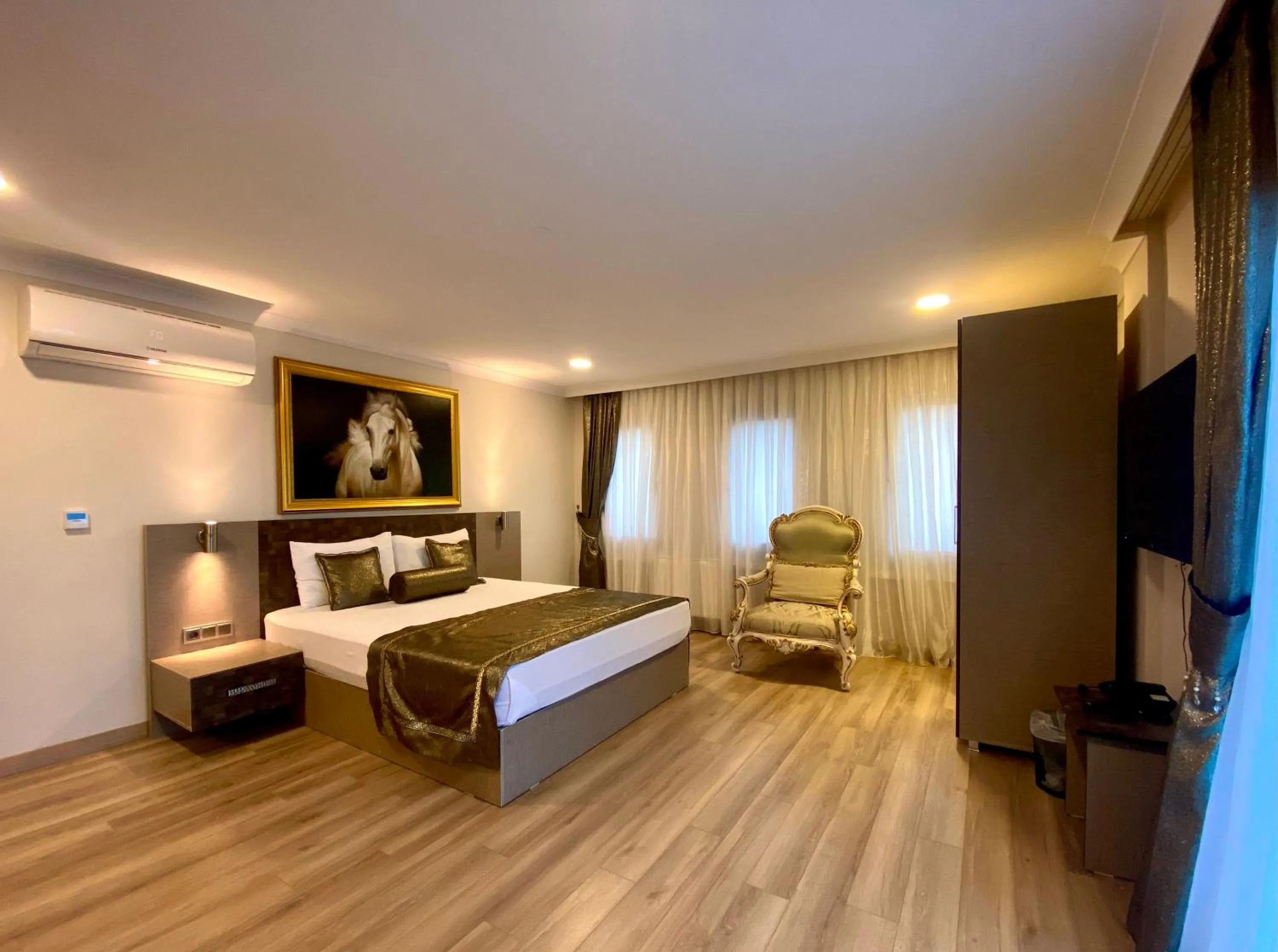 Photo of the whole room in Caykent Suites Deluxe Hotel