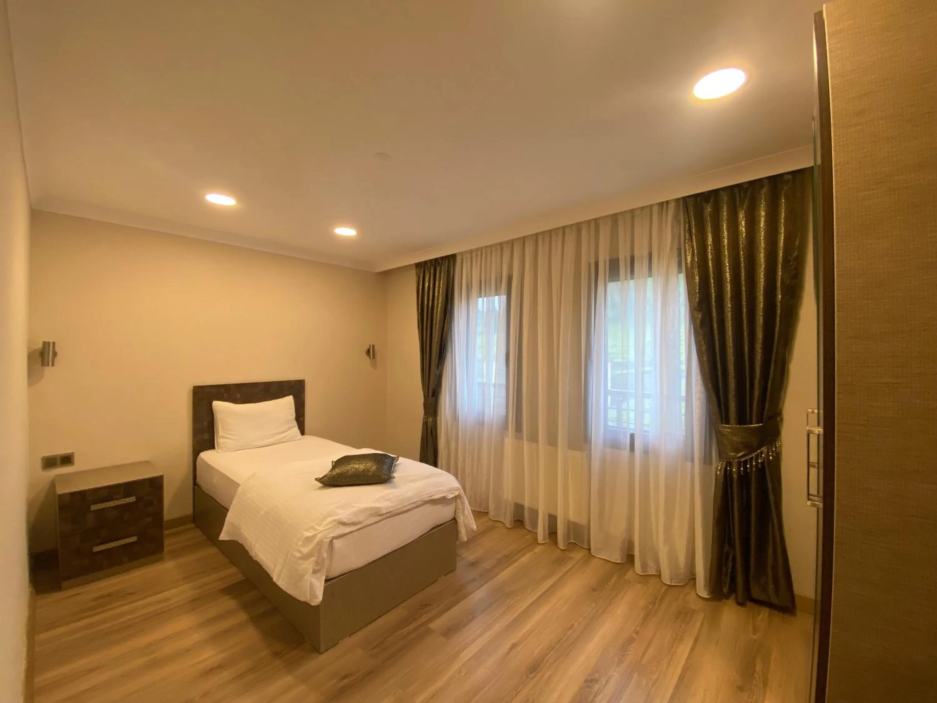 Bed in Caykent Suites Deluxe Hotel