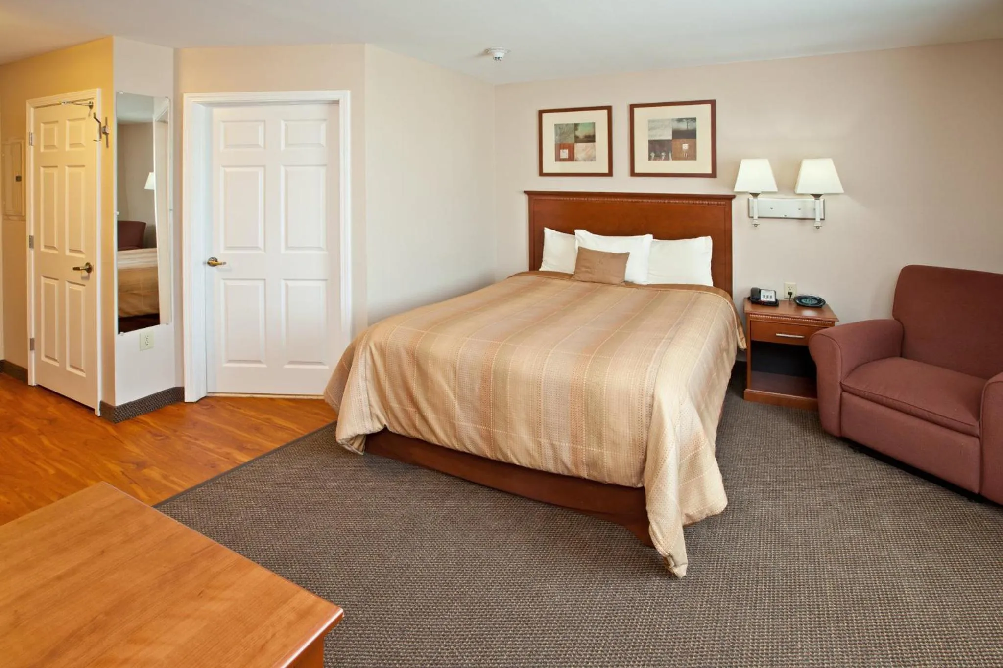 Photo of the whole room, Bed in Candlewood Suites Louisville North by IHG