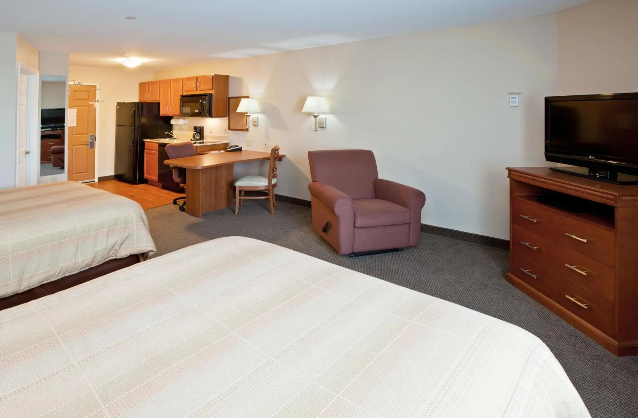 Photo of the whole room, Bed in Candlewood Suites Louisville North by IHG