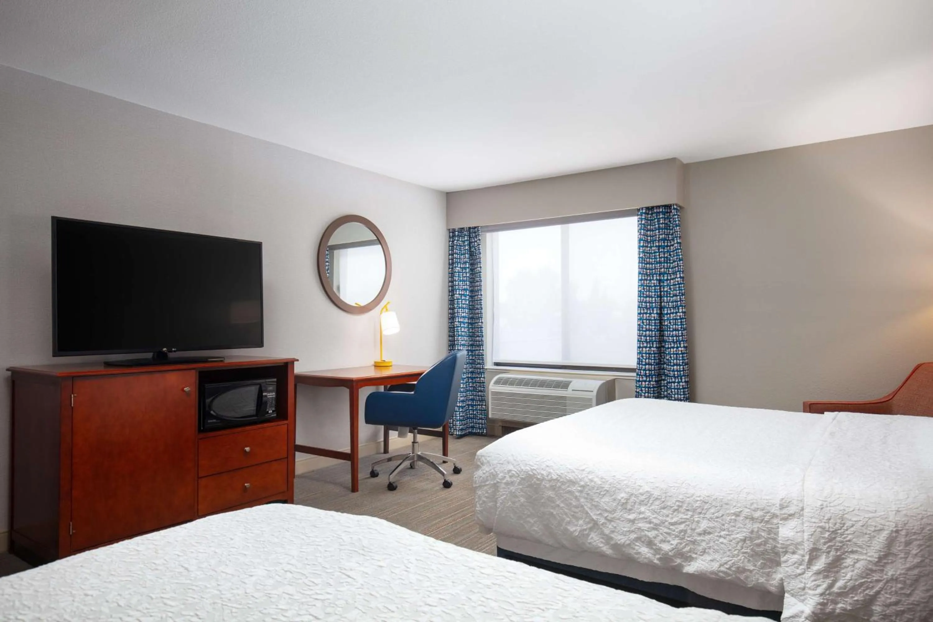 Bedroom, Bed in Hampton Inn Medford