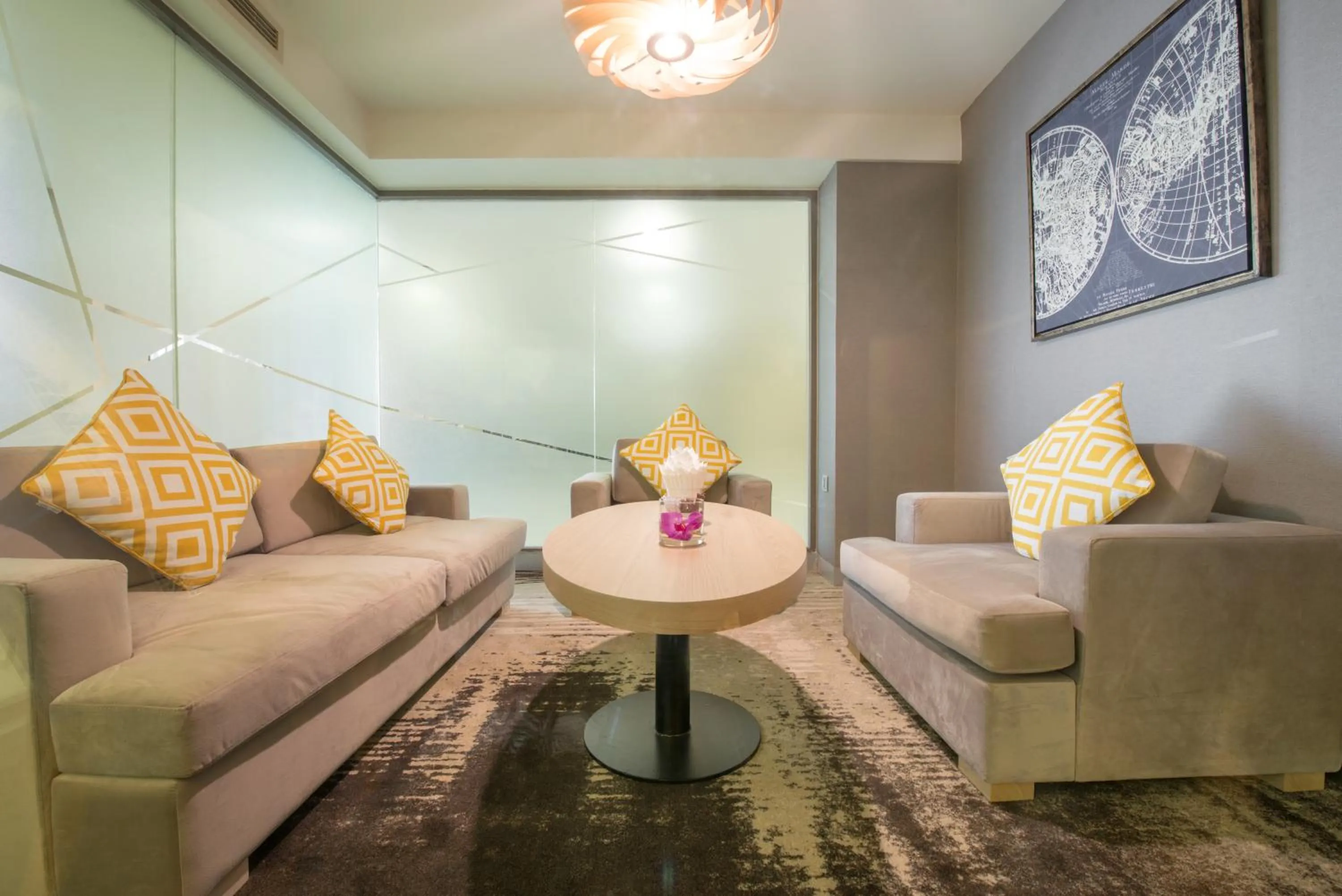 Lounge or bar in Eastin Grand Hotel Saigon