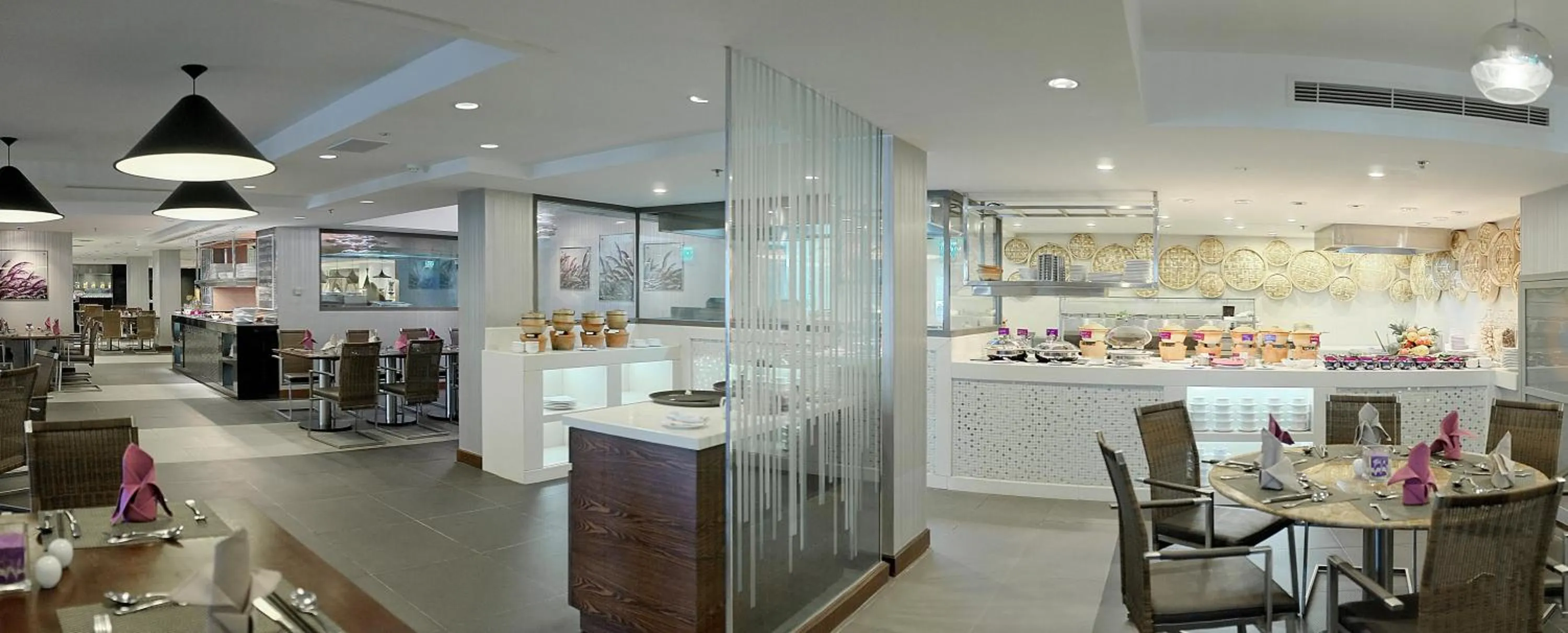 Restaurant/places to eat in Eastin Grand Hotel Saigon