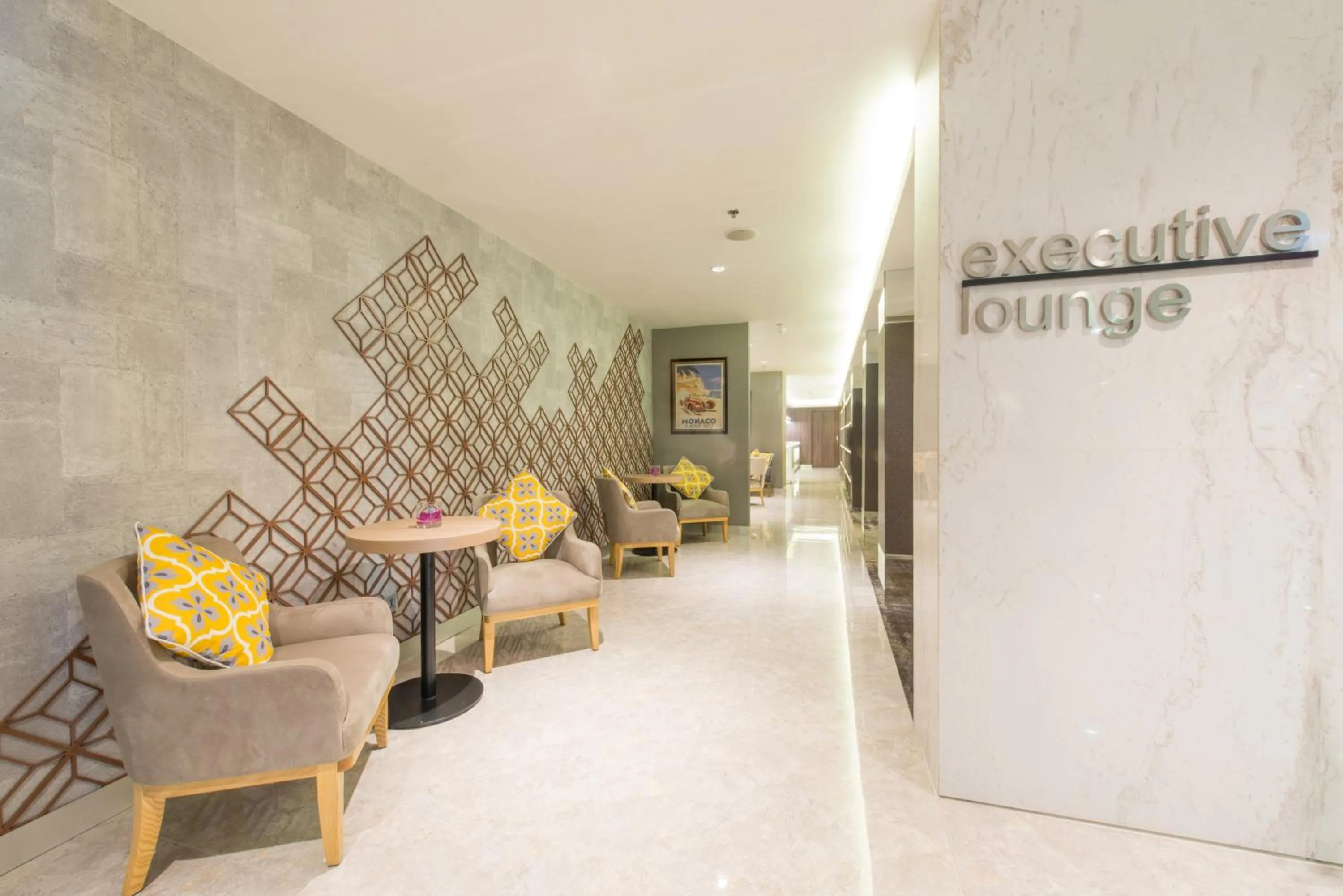 Lounge or bar in Eastin Grand Hotel Saigon